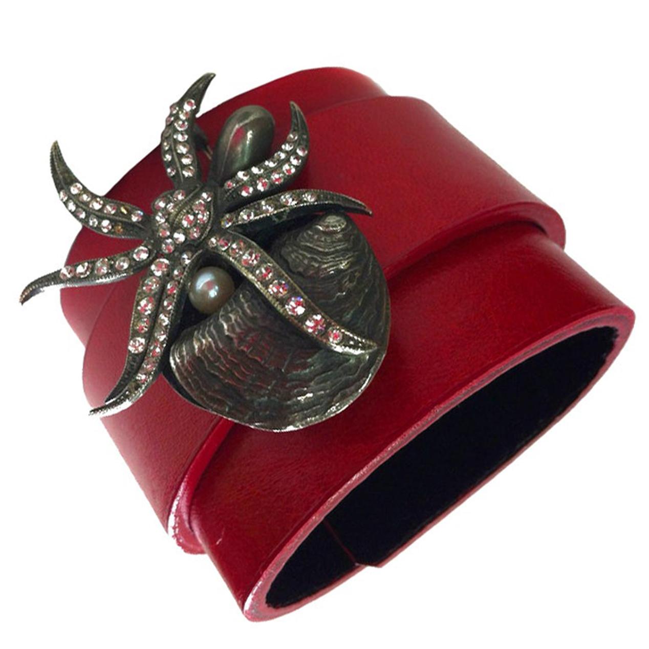 Moderniste Bracelet manchette fantaisie en cuir étoile de mer avec faux diamant en vente