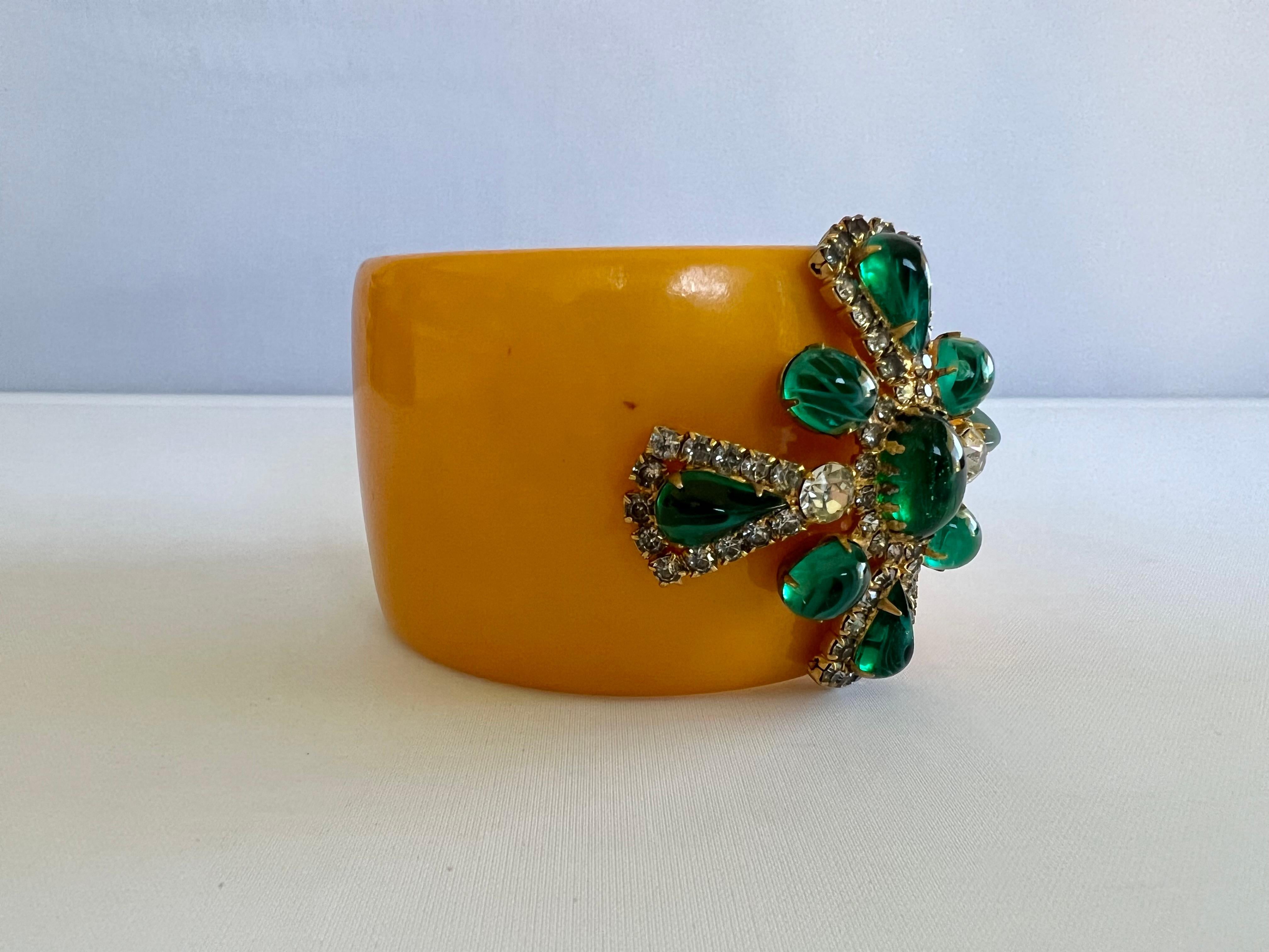 Faux Emerald and Diamante Maltese Cross Butterscotch Bakelite Bangle Bracelet  In Good Condition For Sale In Palm Springs, CA