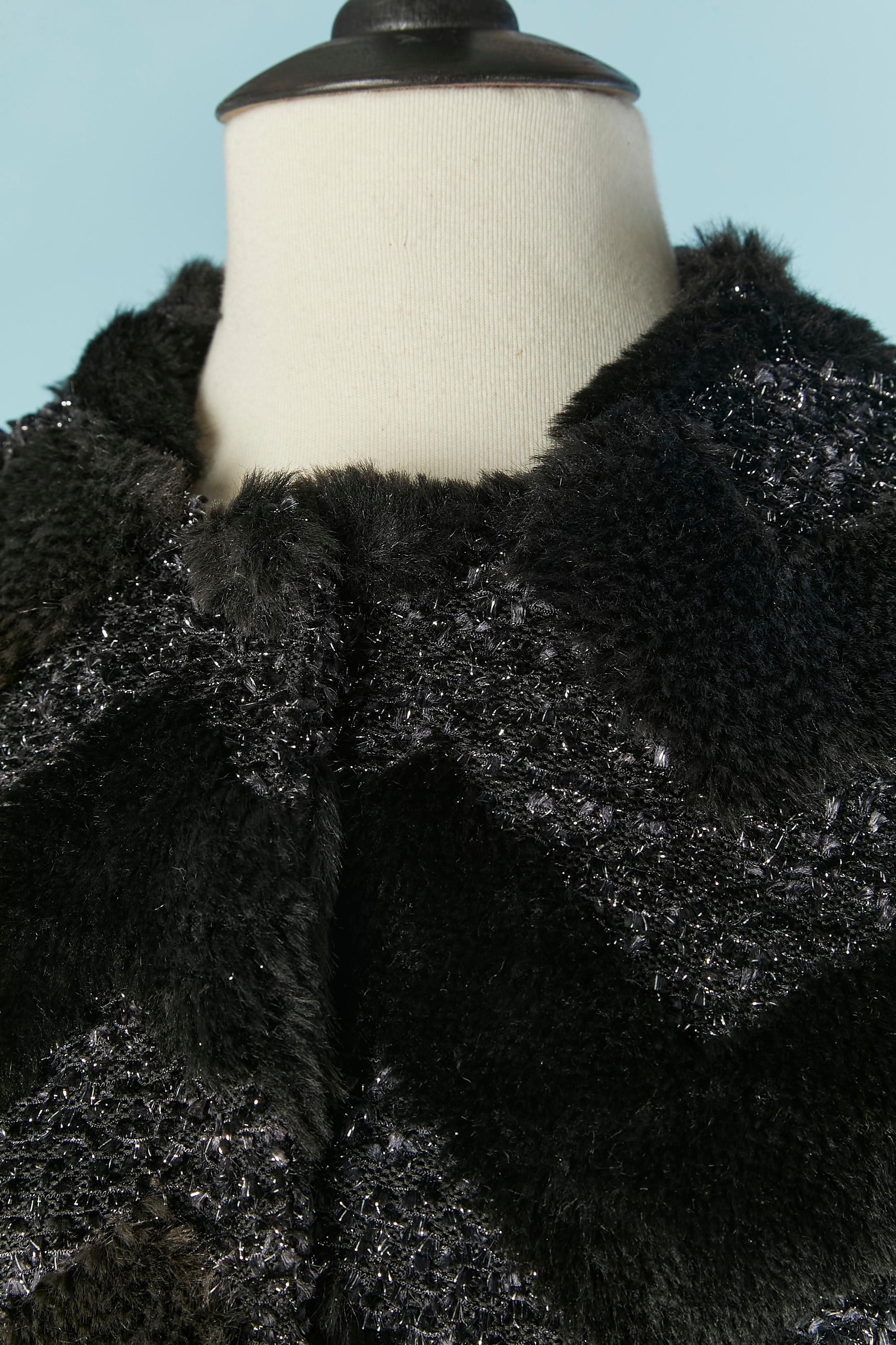Faux-fur and lurex Tweed jacquard jacket. 
Polyester lining. 
Snap closure on the middle front . 
SIZE 40 / M 