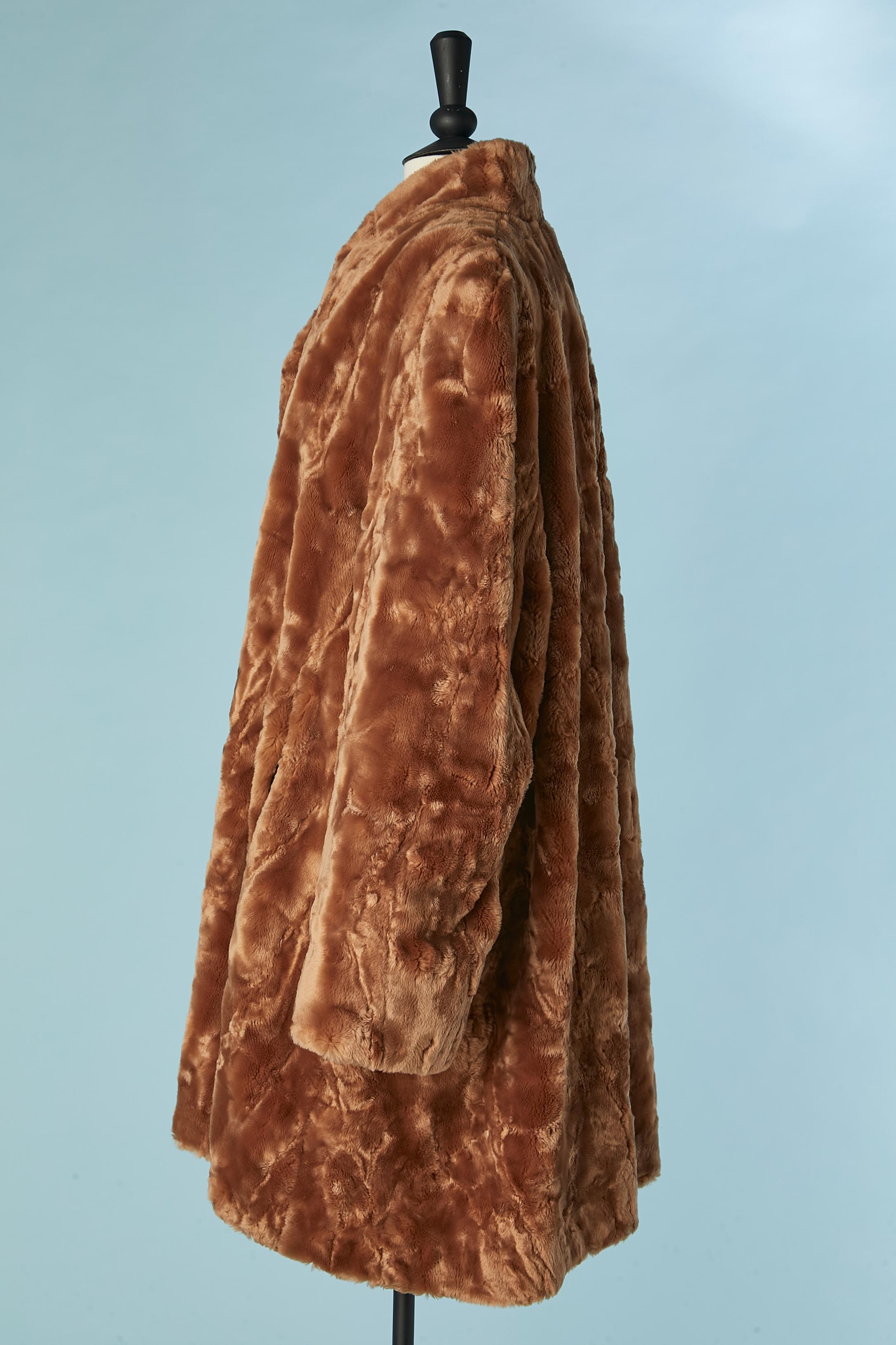 Faux fur beige coat with texture Pierre Cardin In Excellent Condition For Sale In Saint-Ouen-Sur-Seine, FR