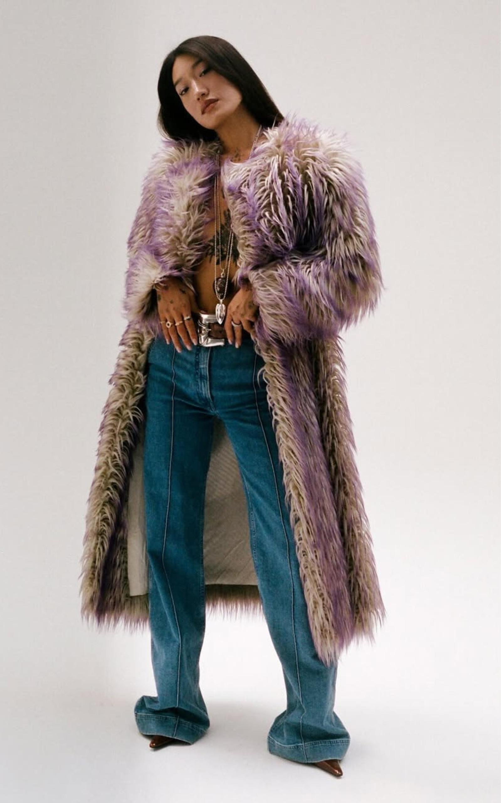 Marrone Cappotto in pelliccia sintetica di Gucci con punte colorate a contrasto IT 44 in vendita