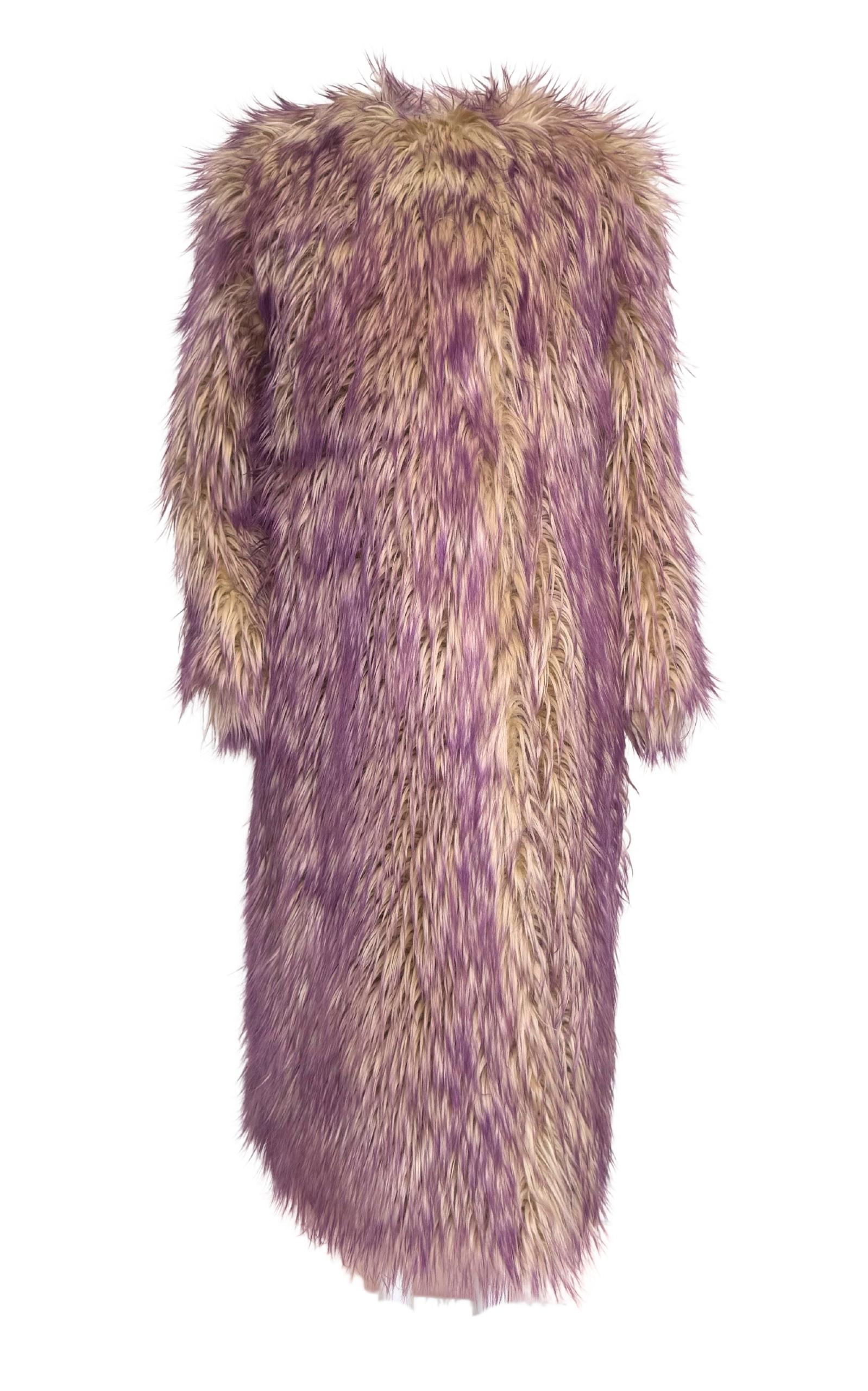 Cappotto in pelliccia sintetica di Gucci con punte colorate a contrasto IT 44 In condizioni Nuovo in vendita a Brossard, QC