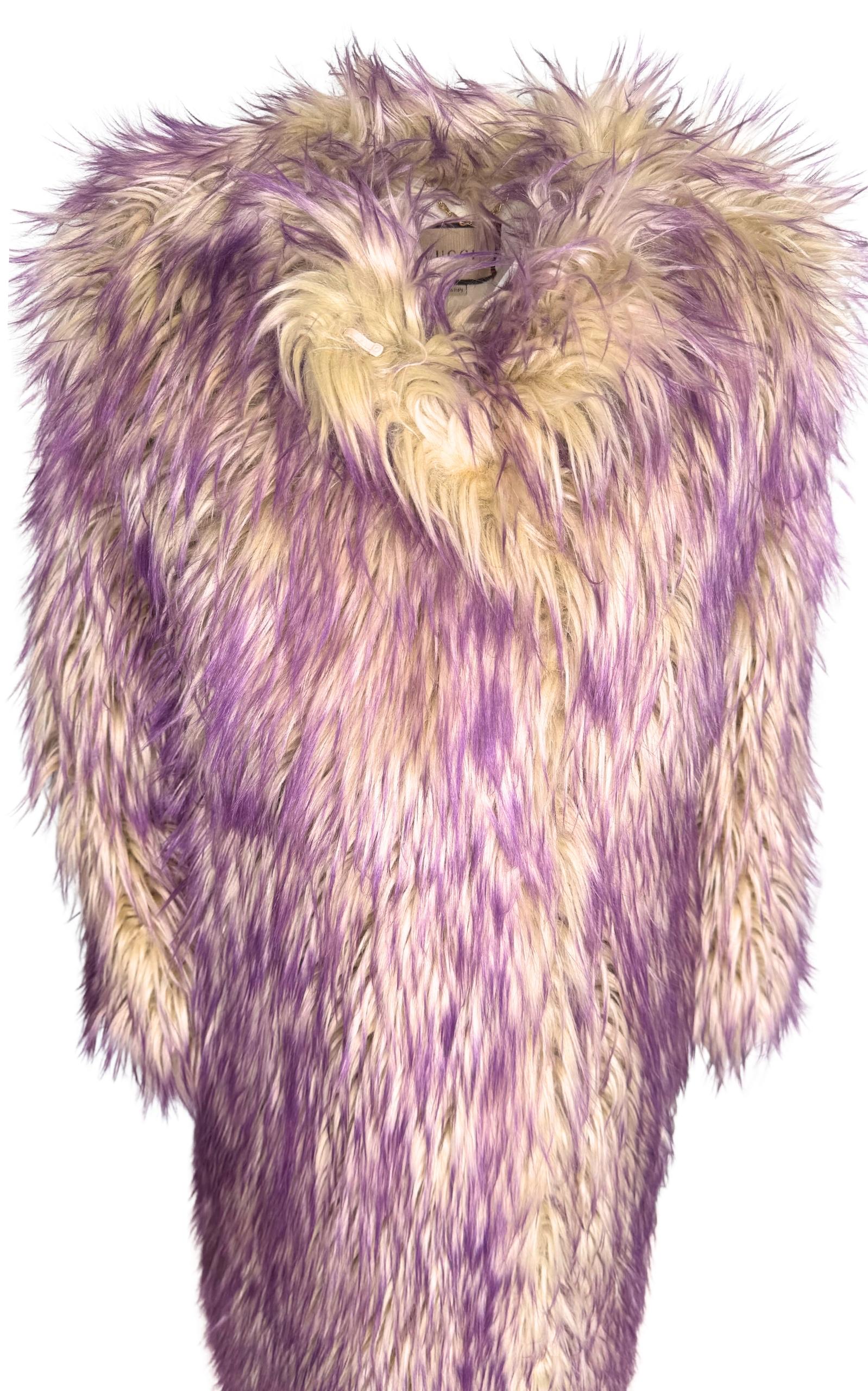Donna Cappotto in pelliccia sintetica di Gucci con punte colorate a contrasto IT 44 in vendita
