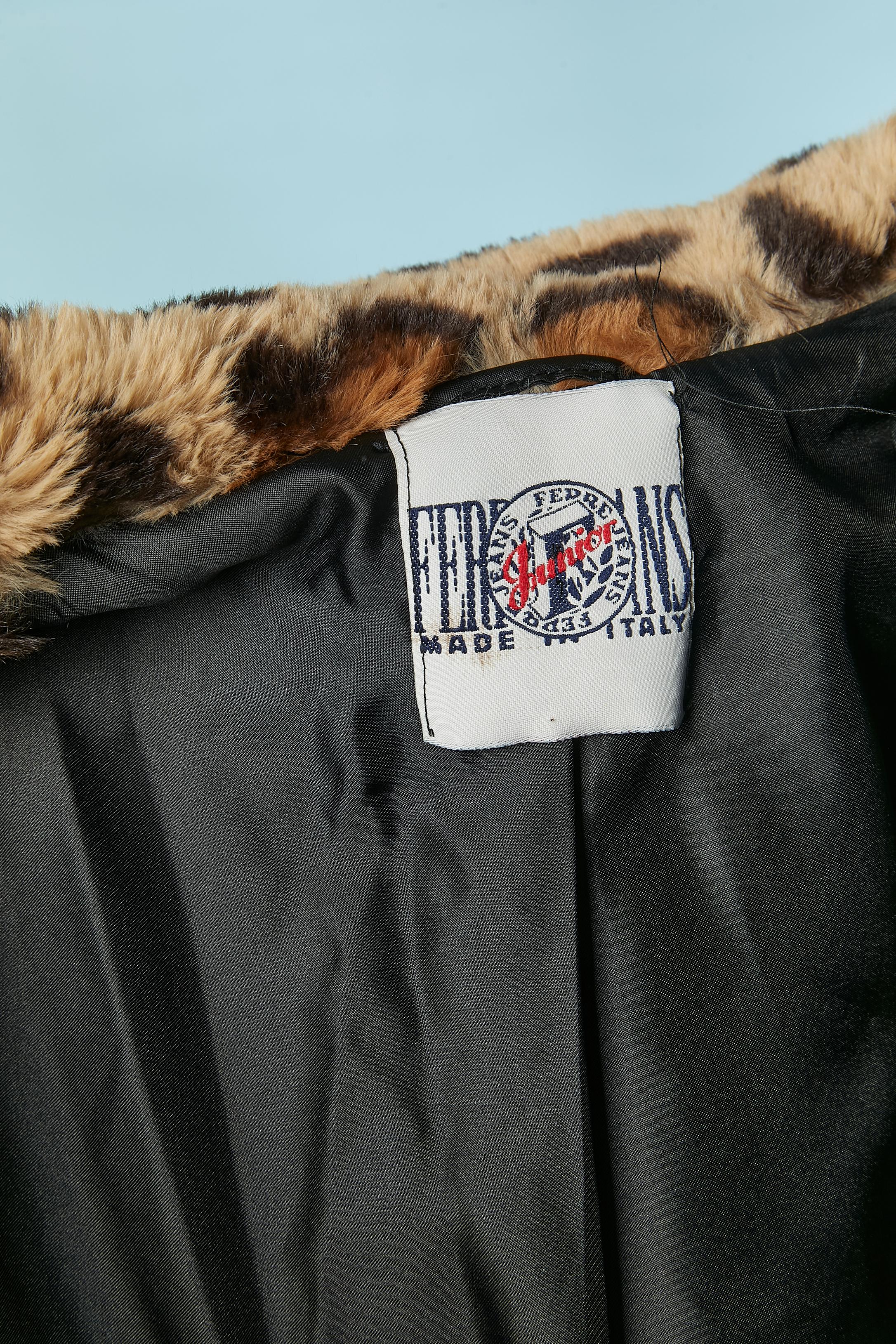 Chaqueta de piel sintética con estampado animal FERRÉ JEANS en venta 1