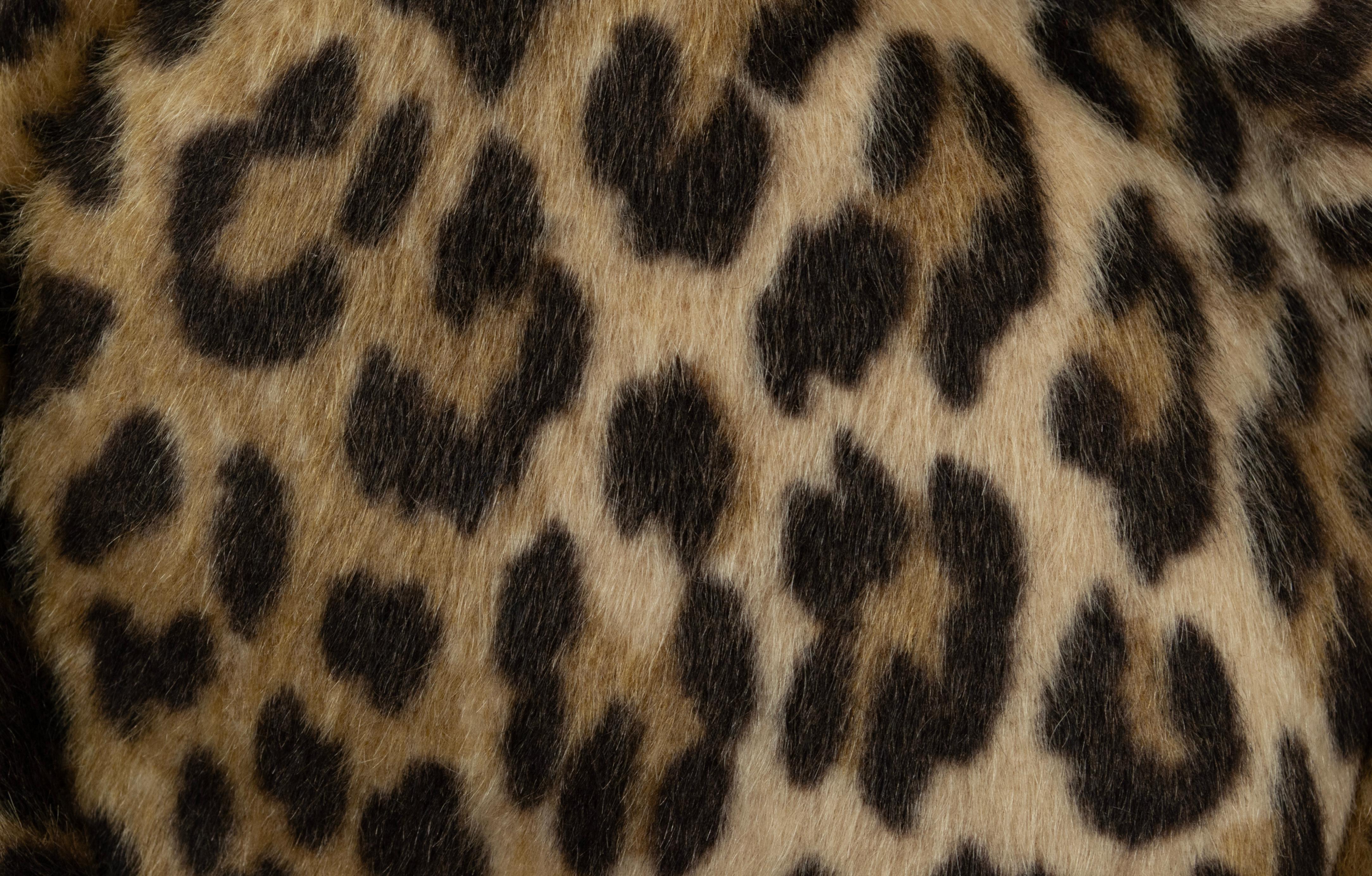 Kunstpelz Leopard Pillbox Turban Hut - S (6 ¾), 1960s im Angebot 1