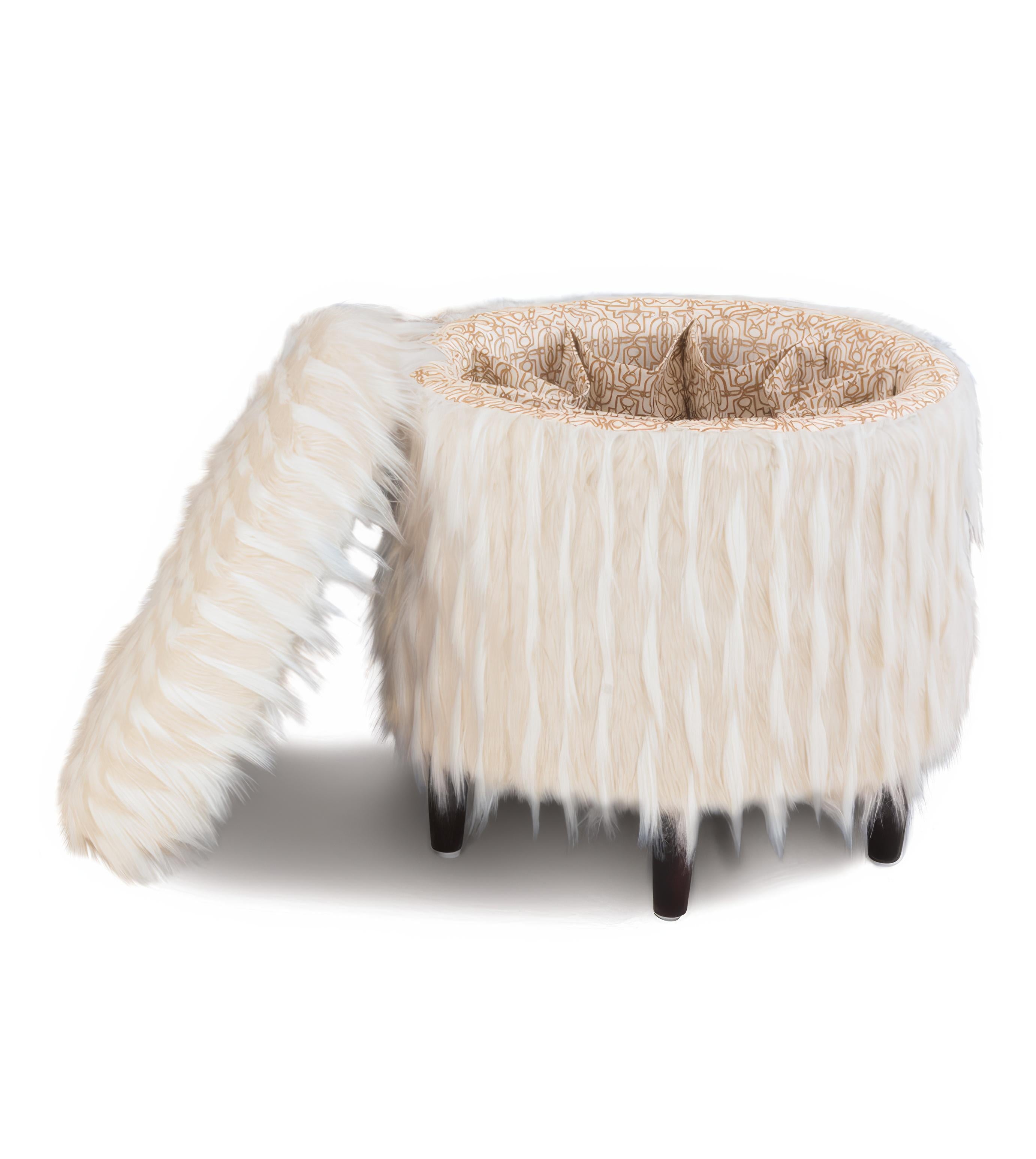 Nord-américain Pouf de rangement pour chaussures en fausse fourrure en vente
