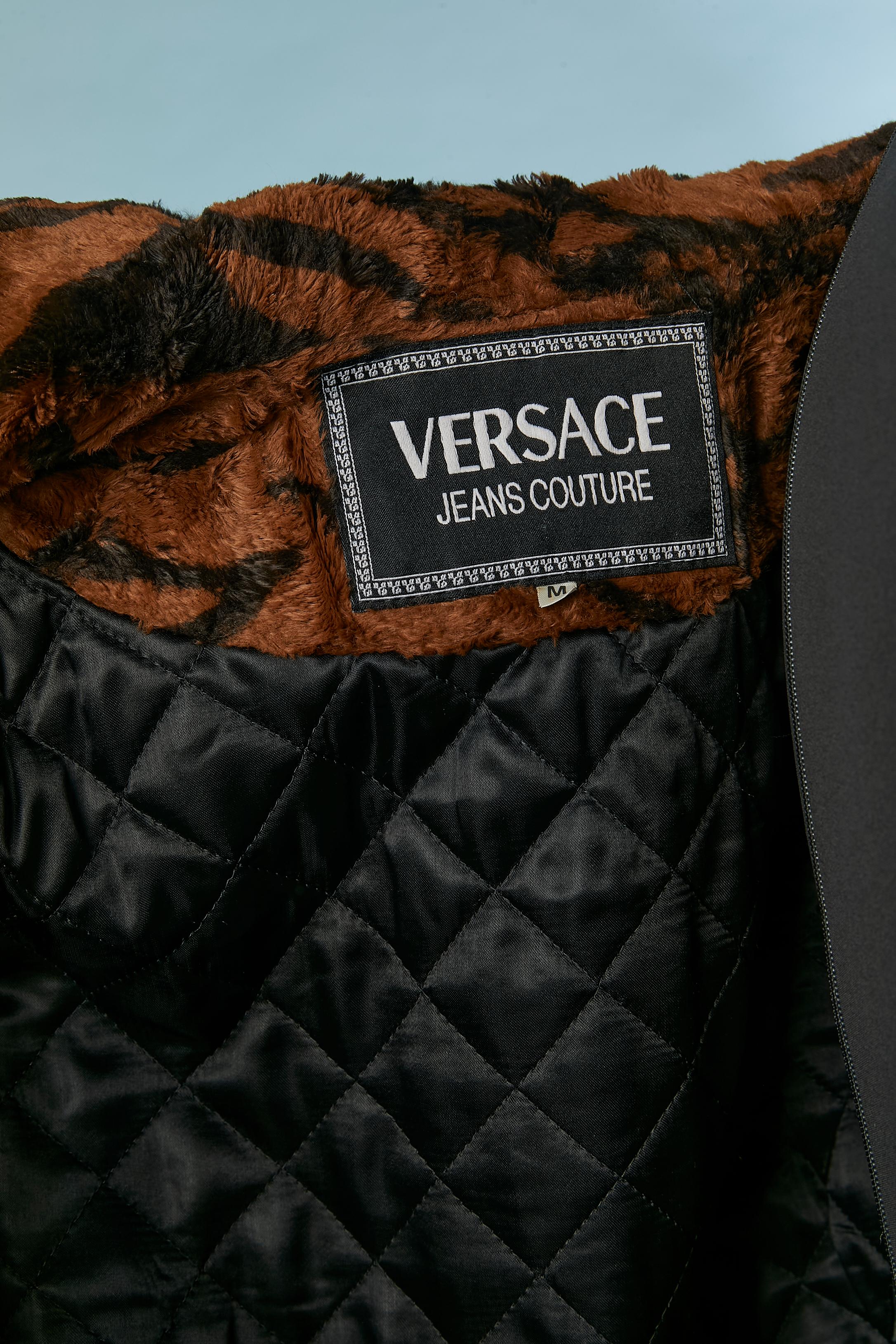 Faux furs skirt-suit with brown and black tiger pattern Versace Jeans Couture For Sale 5