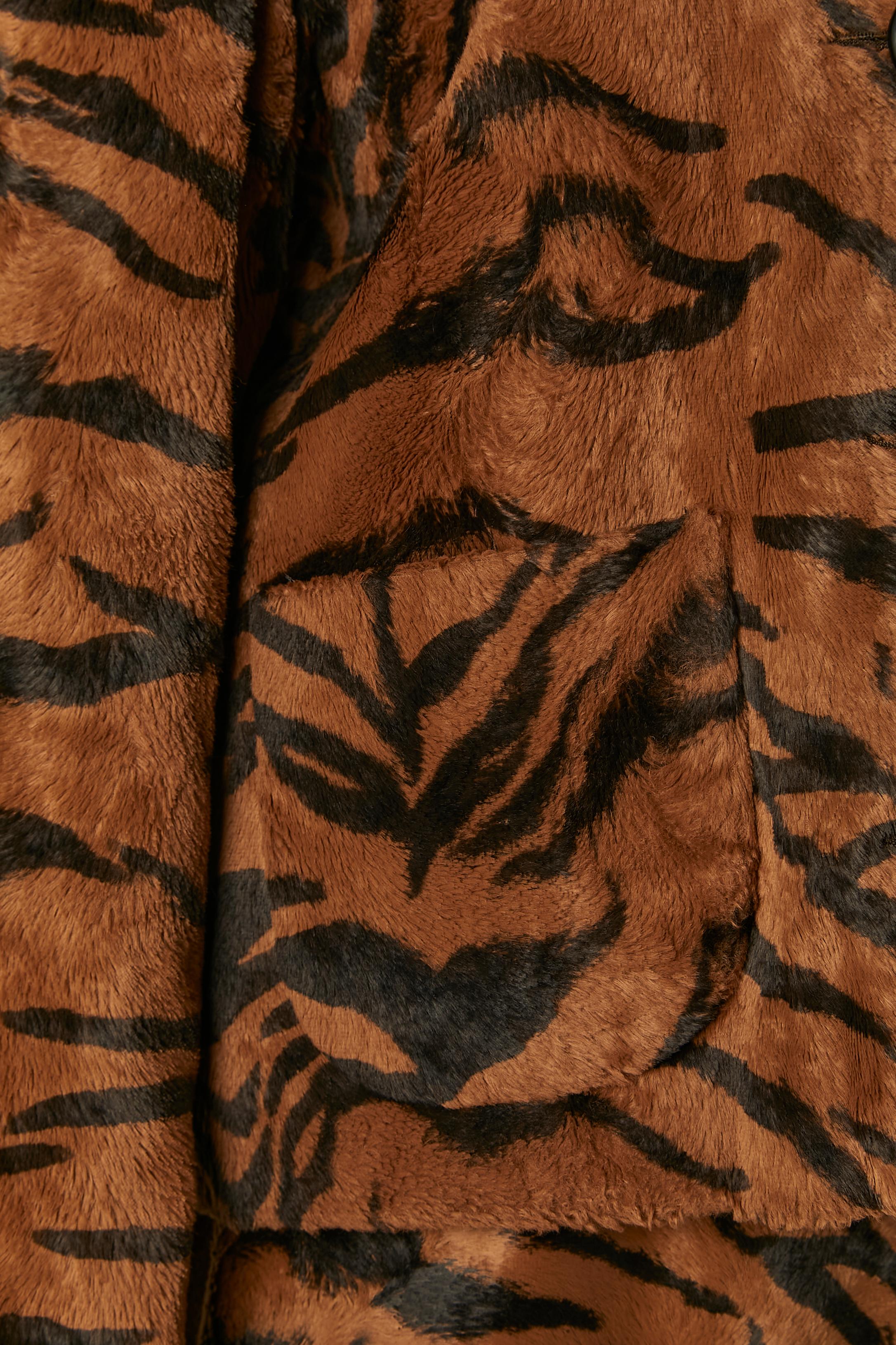 Faux furs skirt-suit with brown and black tiger pattern Versace Jeans Couture In Good Condition For Sale In Saint-Ouen-Sur-Seine, FR