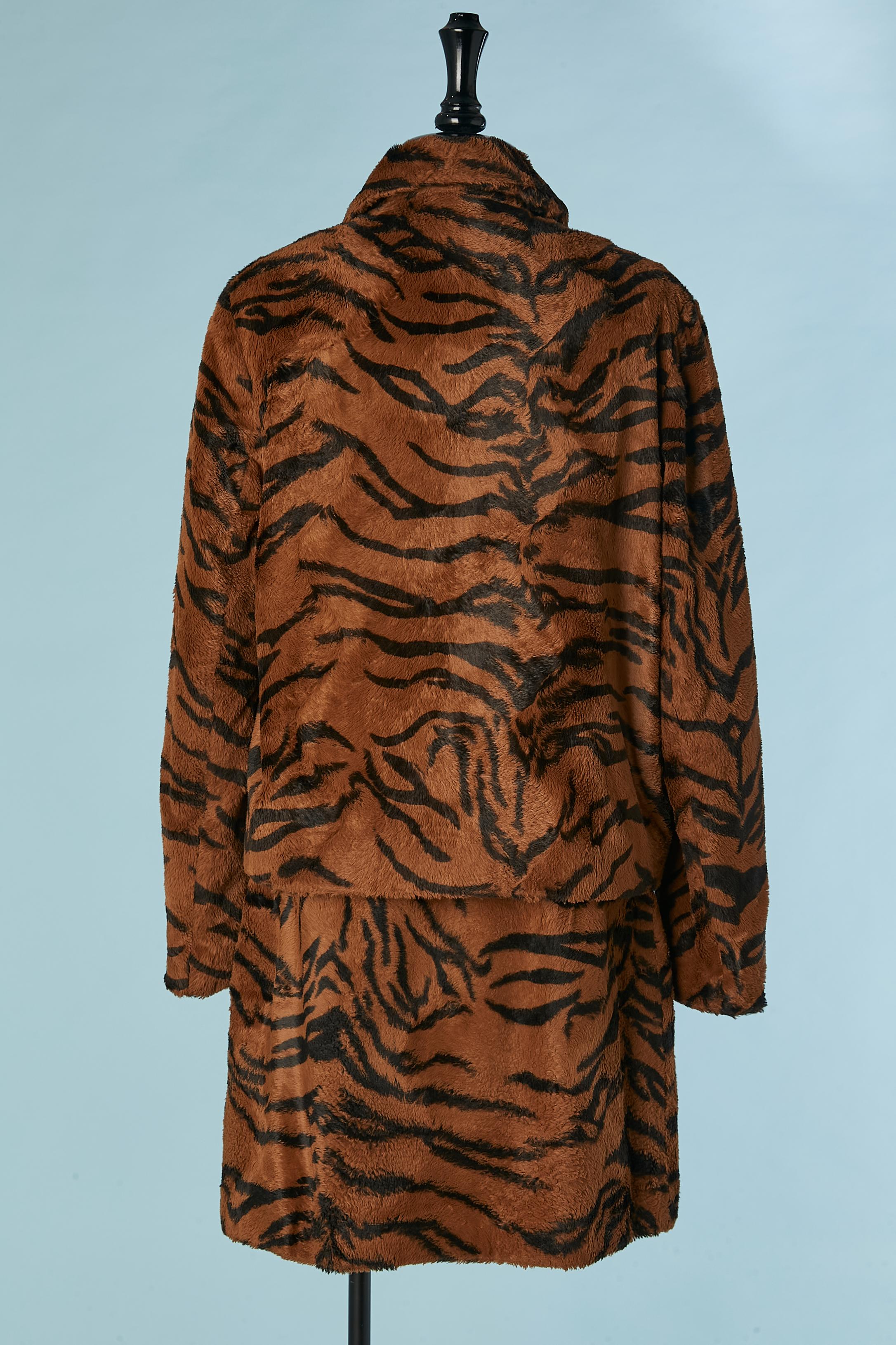 Faux furs skirt-suit with brown and black tiger pattern Versace Jeans Couture For Sale 1