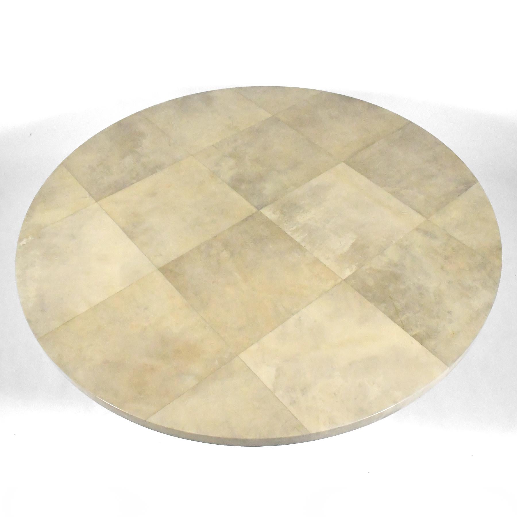 Américain Table de salle à manger en fausse peau de chèvre en vente