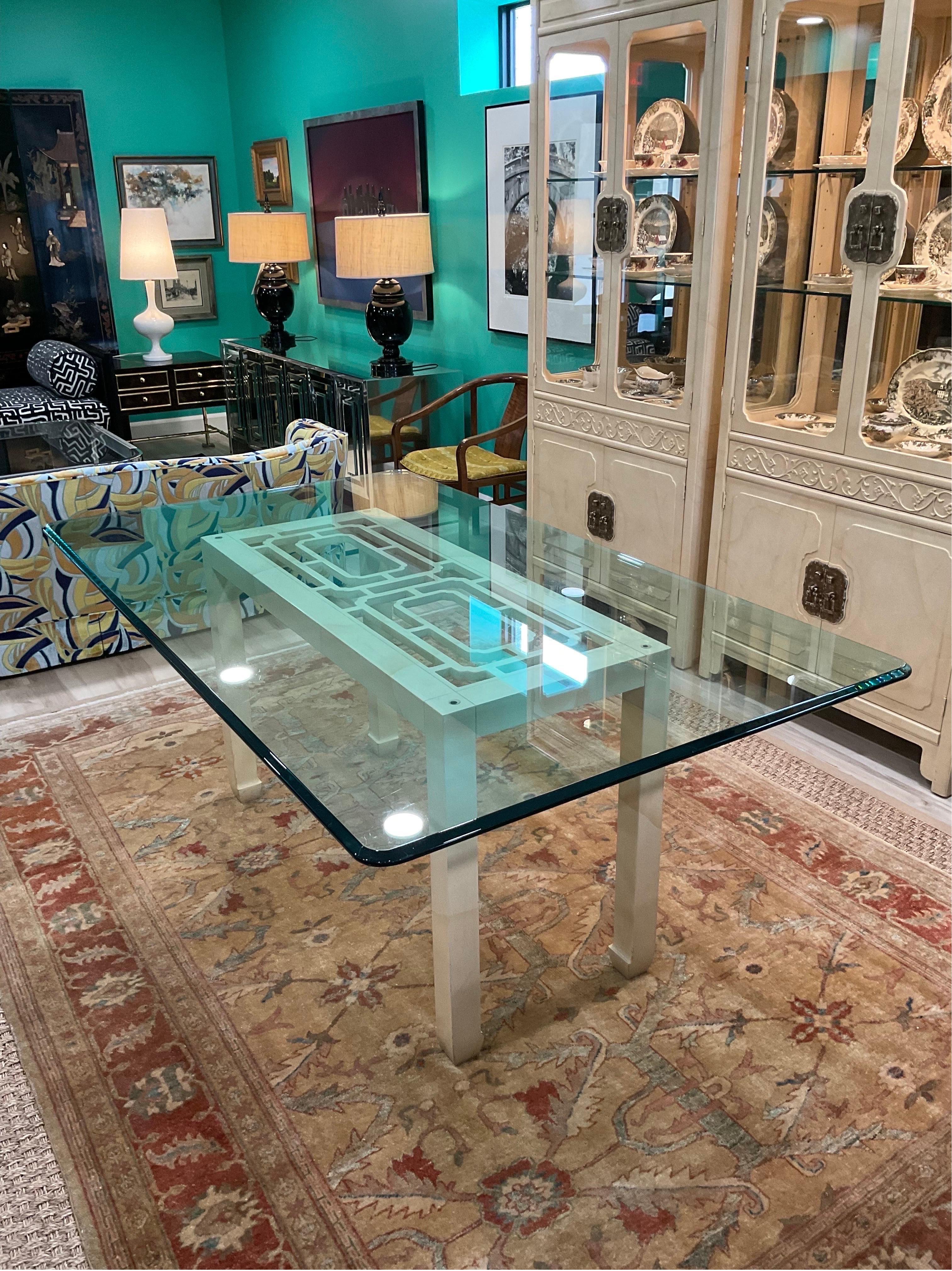American Faux Goatskin Finish Chippendale Lattice Dining Table from Henredon, 1970 For Sale
