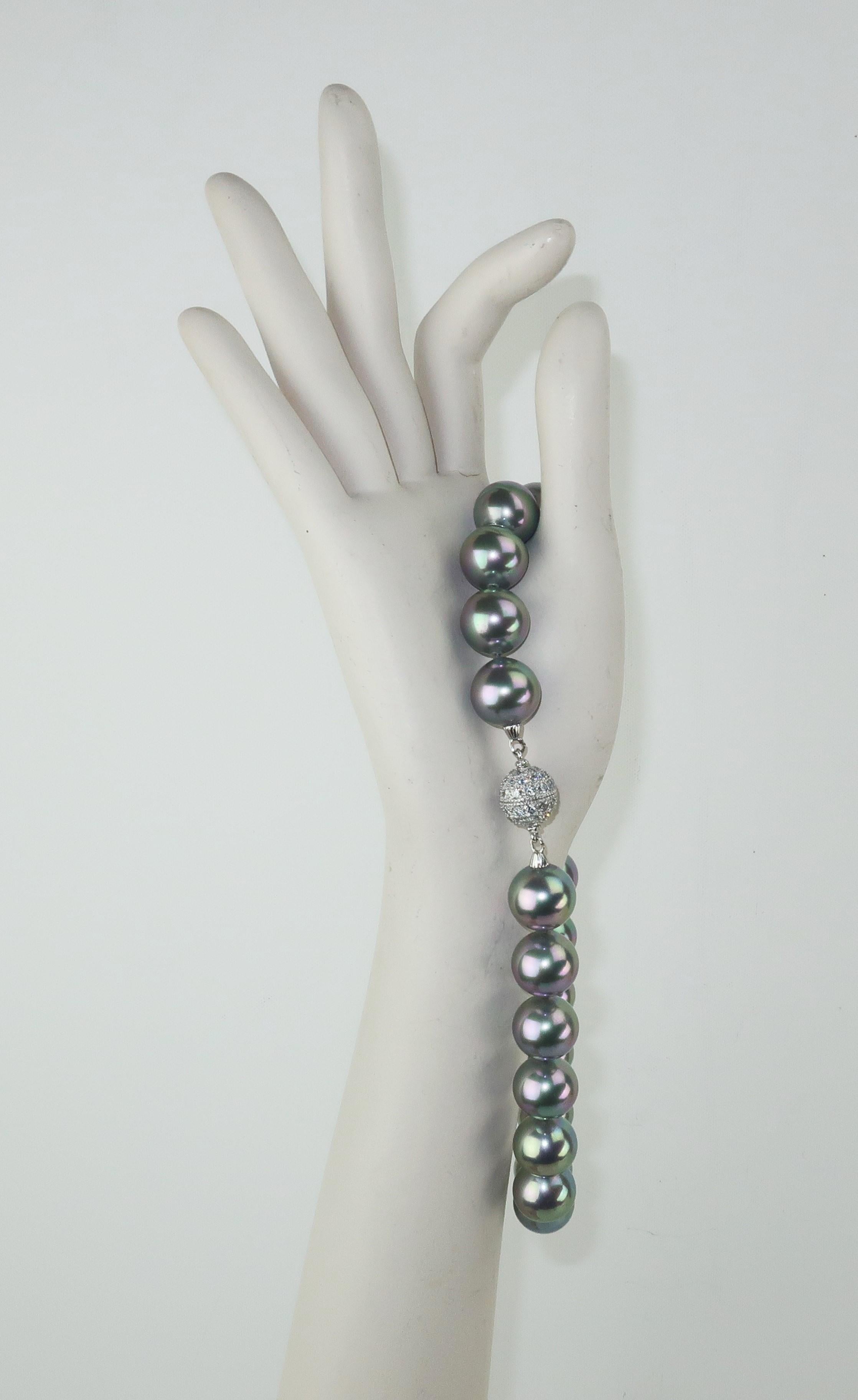 Faux Gray Pearl Choker Necklace With Rhinestone Closure For Sale 4