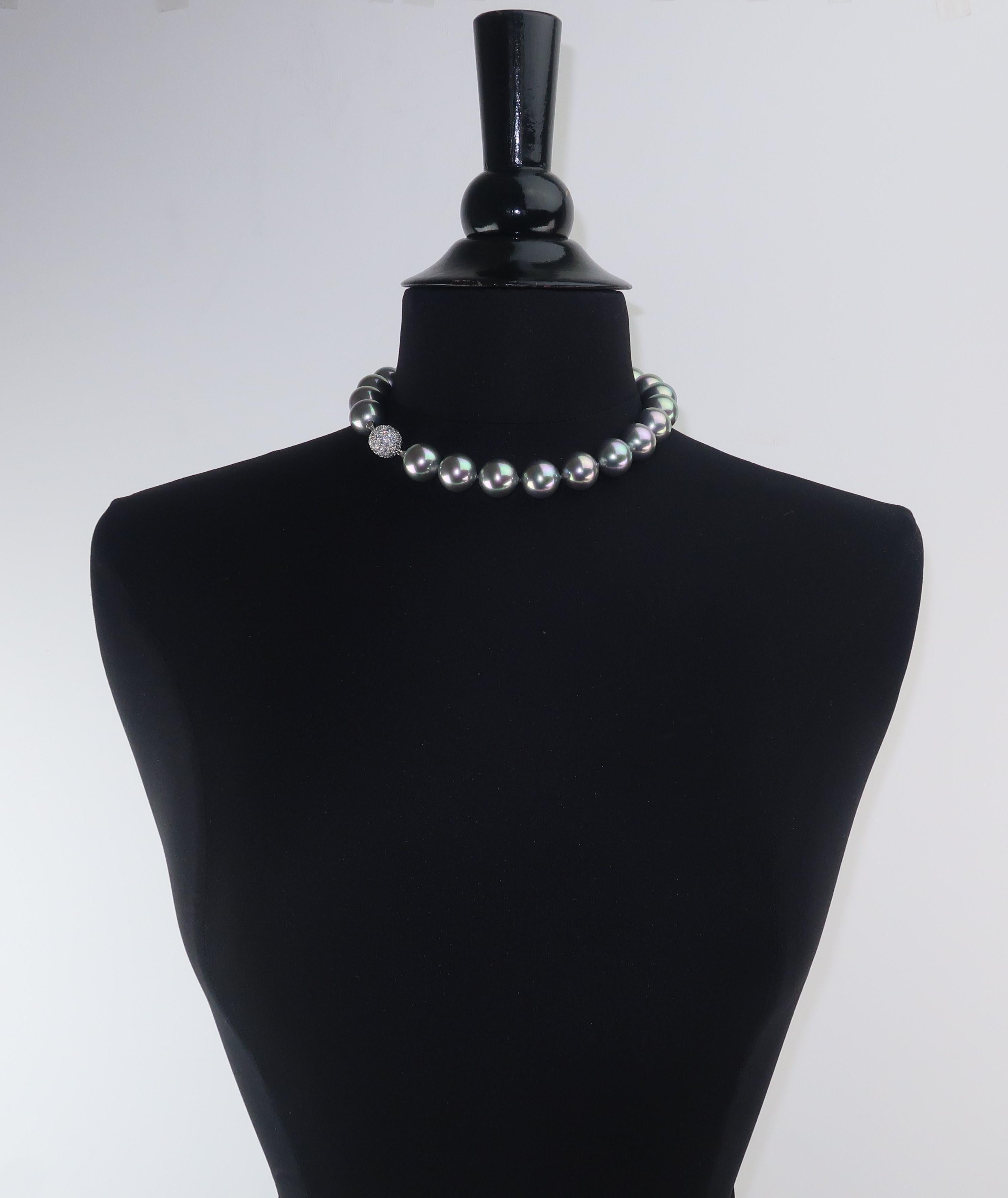 Faux Gray Pearl Choker Necklace With Rhinestone Closure For Sale 3