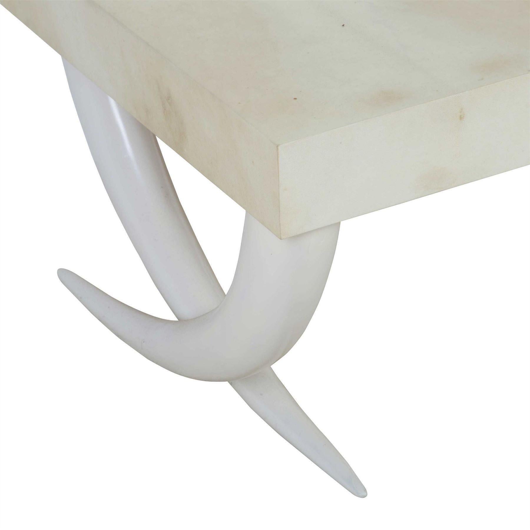 Table basse ivoire et parchemin Bon état - En vente à Gloucestershire, GB