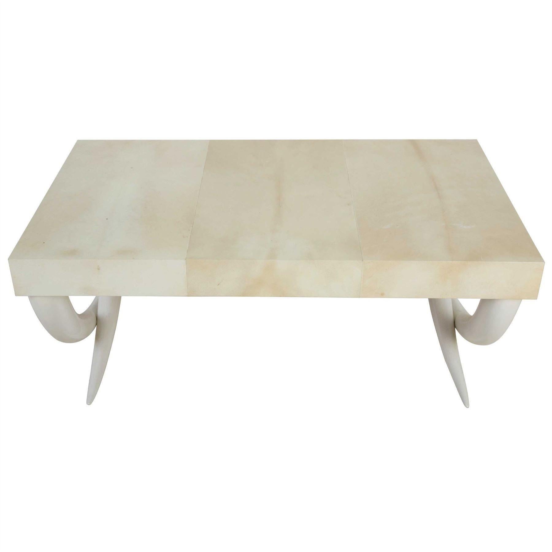20ième siècle Table basse ivoire et parchemin en vente