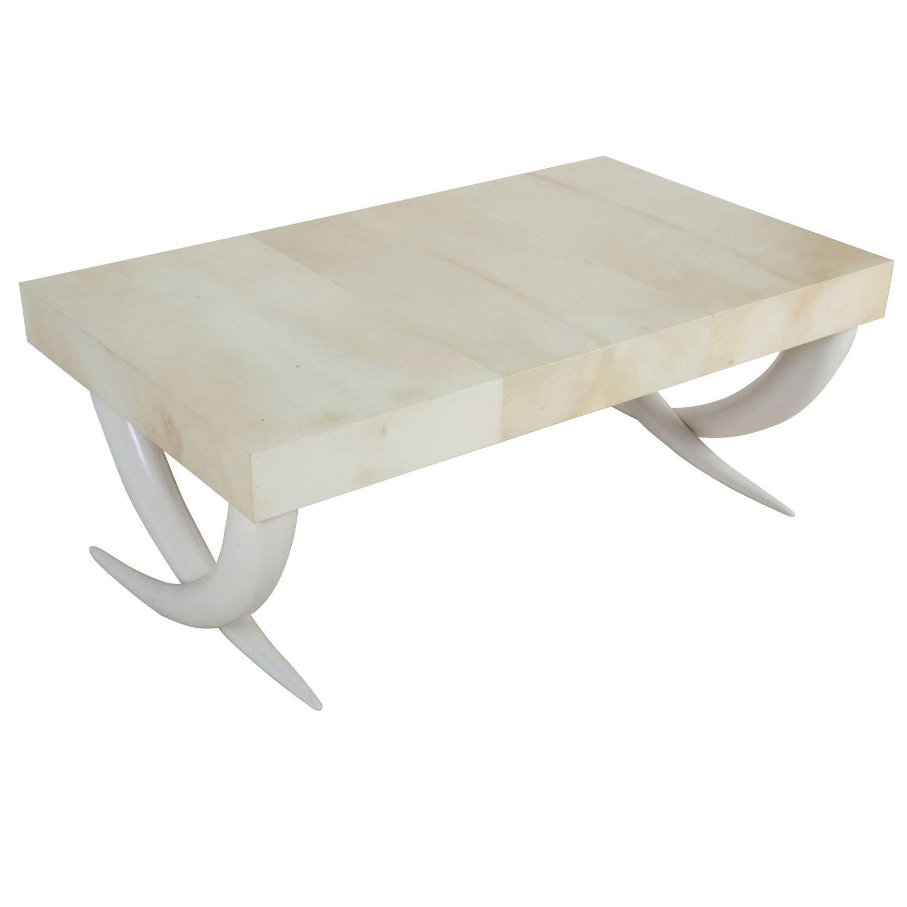 Résine Table basse ivoire et parchemin en vente