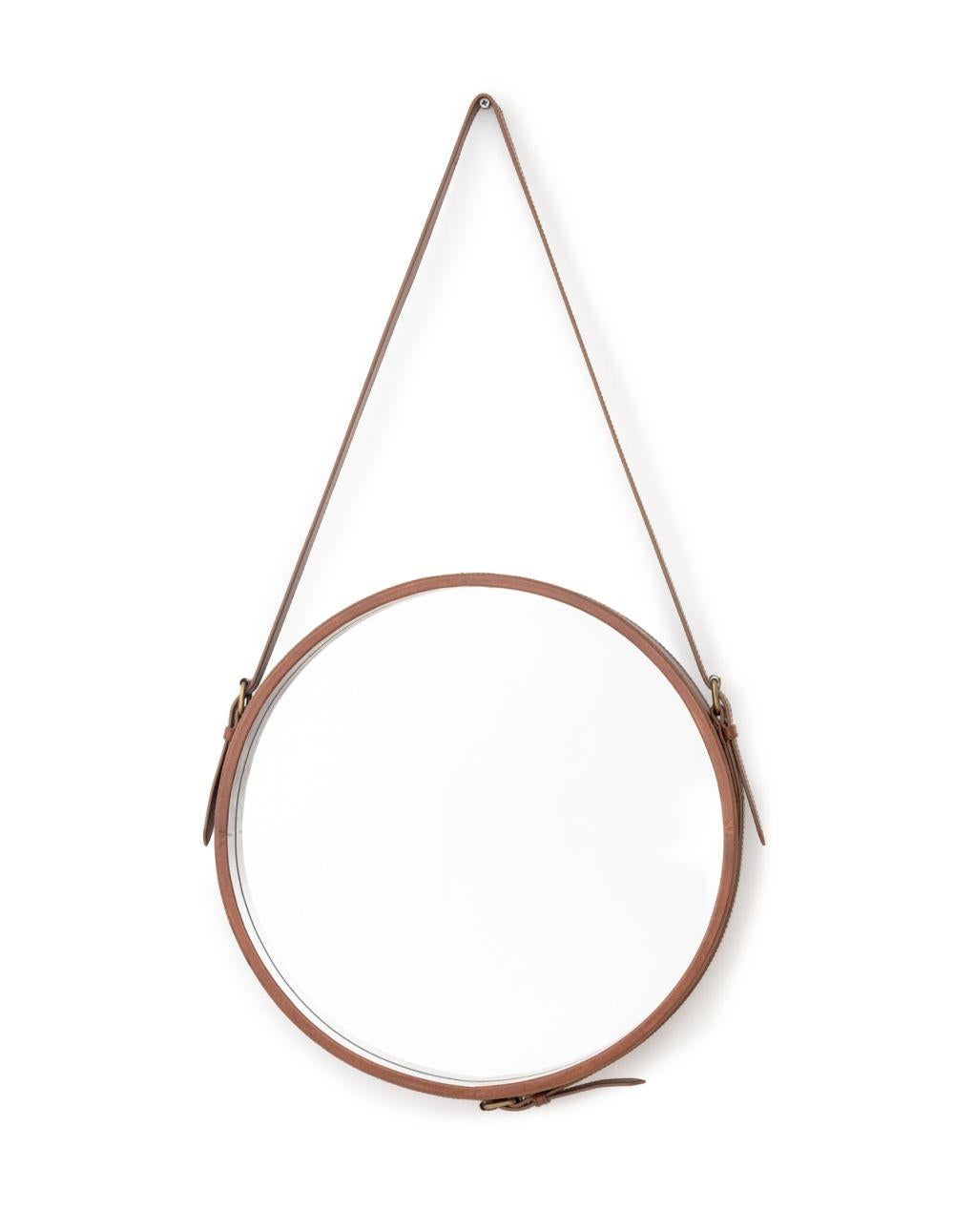 Paire de miroirs encadrés de lanières en faux cuir.

30