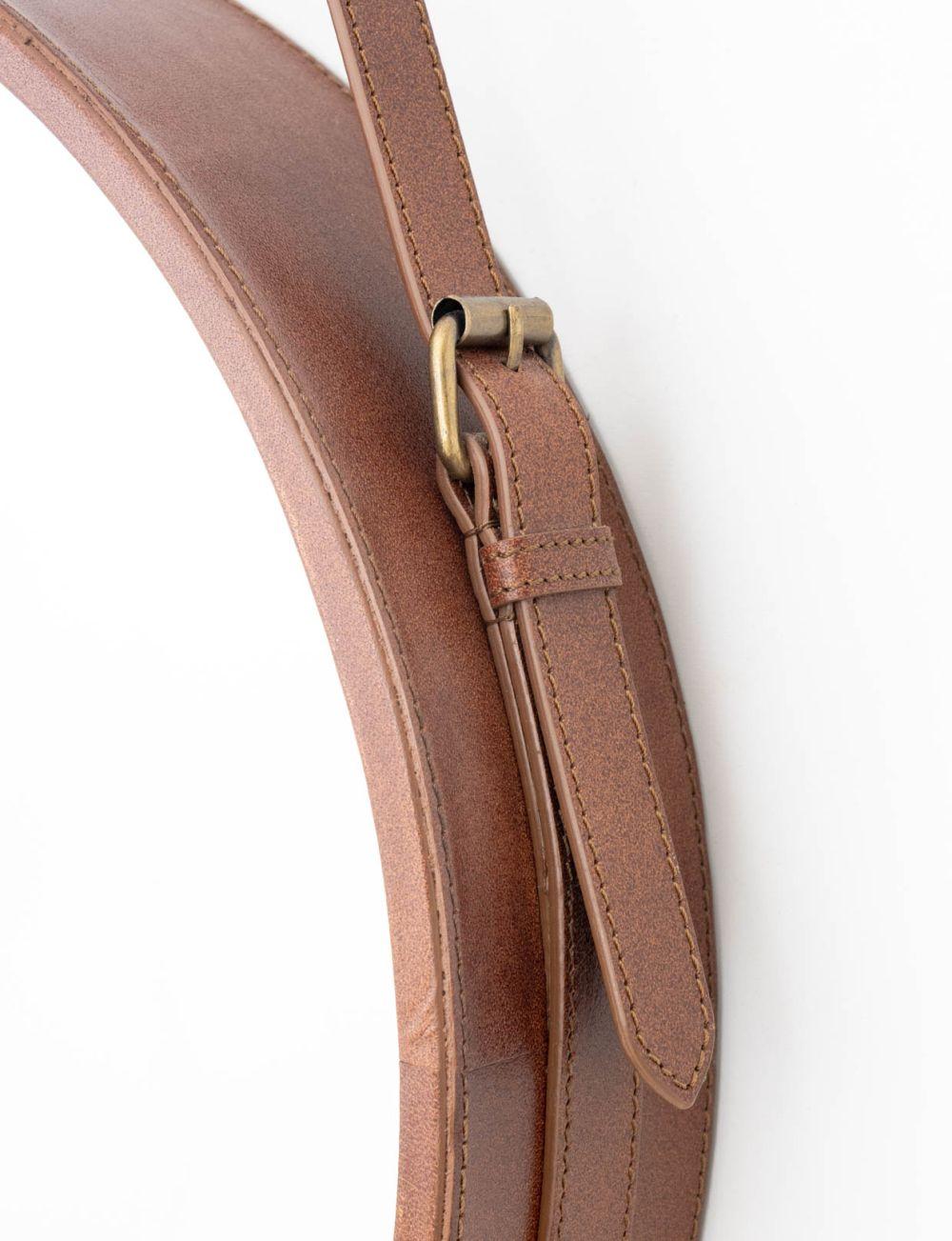 Miroirs encadrés avec courroie en simili cuir, paire Bon état - En vente à Astoria, NY