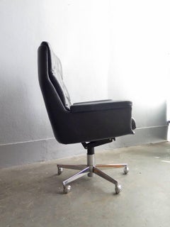 Faux Leather with Buttons in a Swivel Base Desk Chair