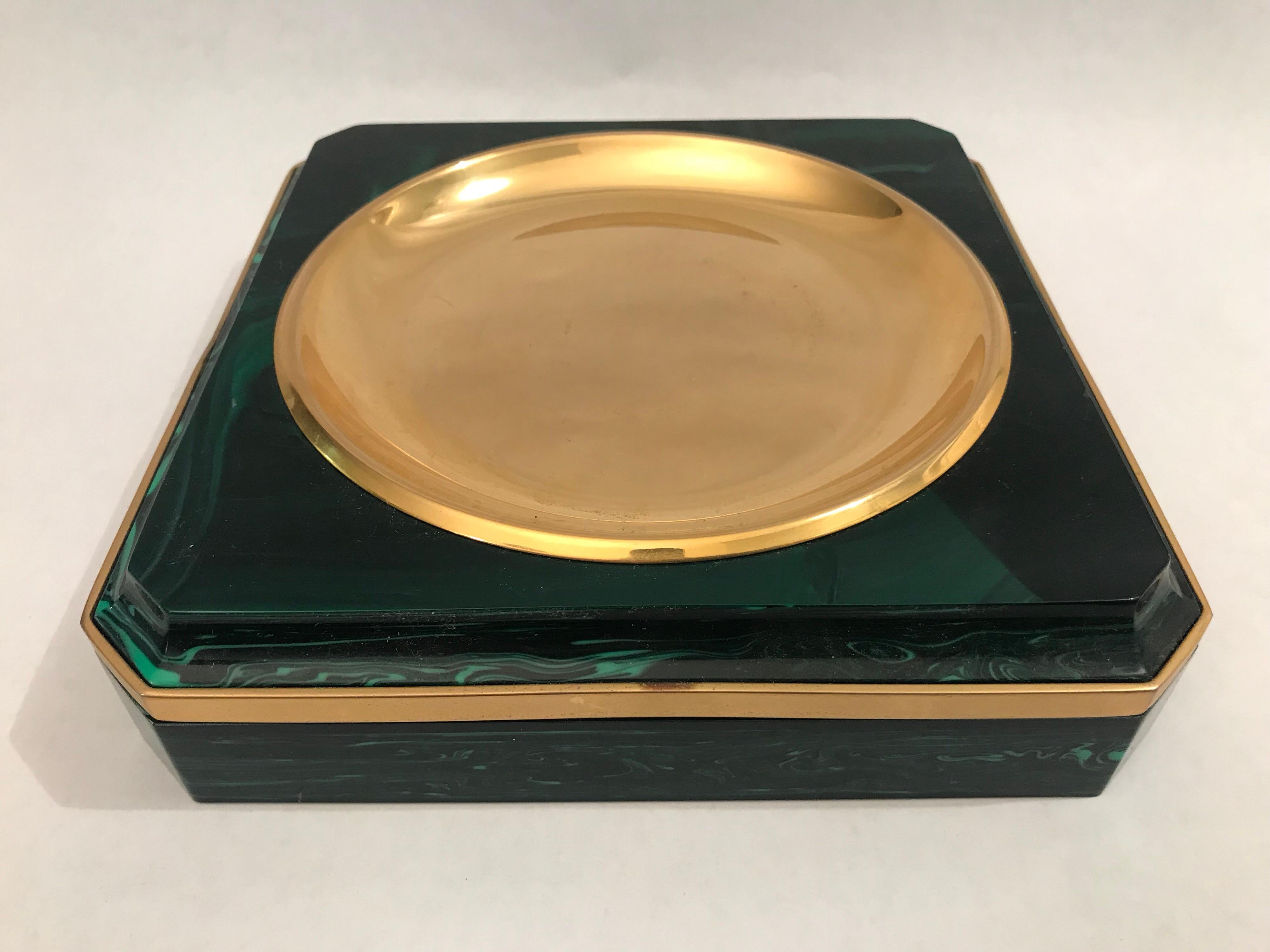Faux Malachite and Brass Vide Poche In Good Condition For Sale In Lake Success, NY