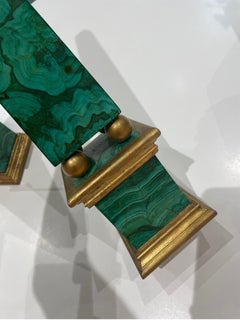 Obélisques en bois doré à la fausse malachite