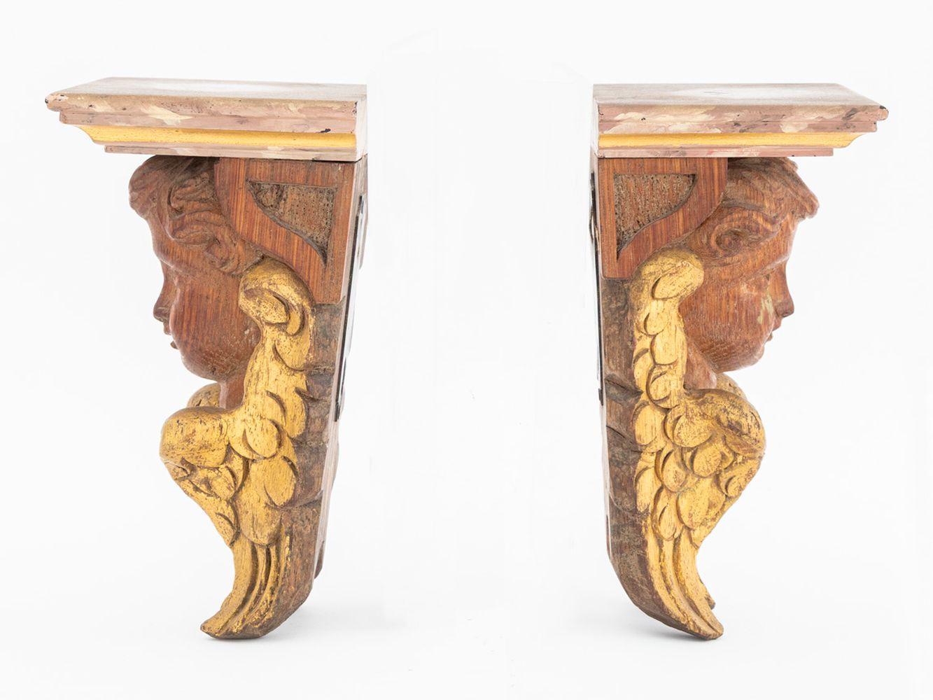 Faux Marble Carved Giltwood Cherub Wall Shelves, 2 im Zustand „Gut“ im Angebot in Astoria, NY
