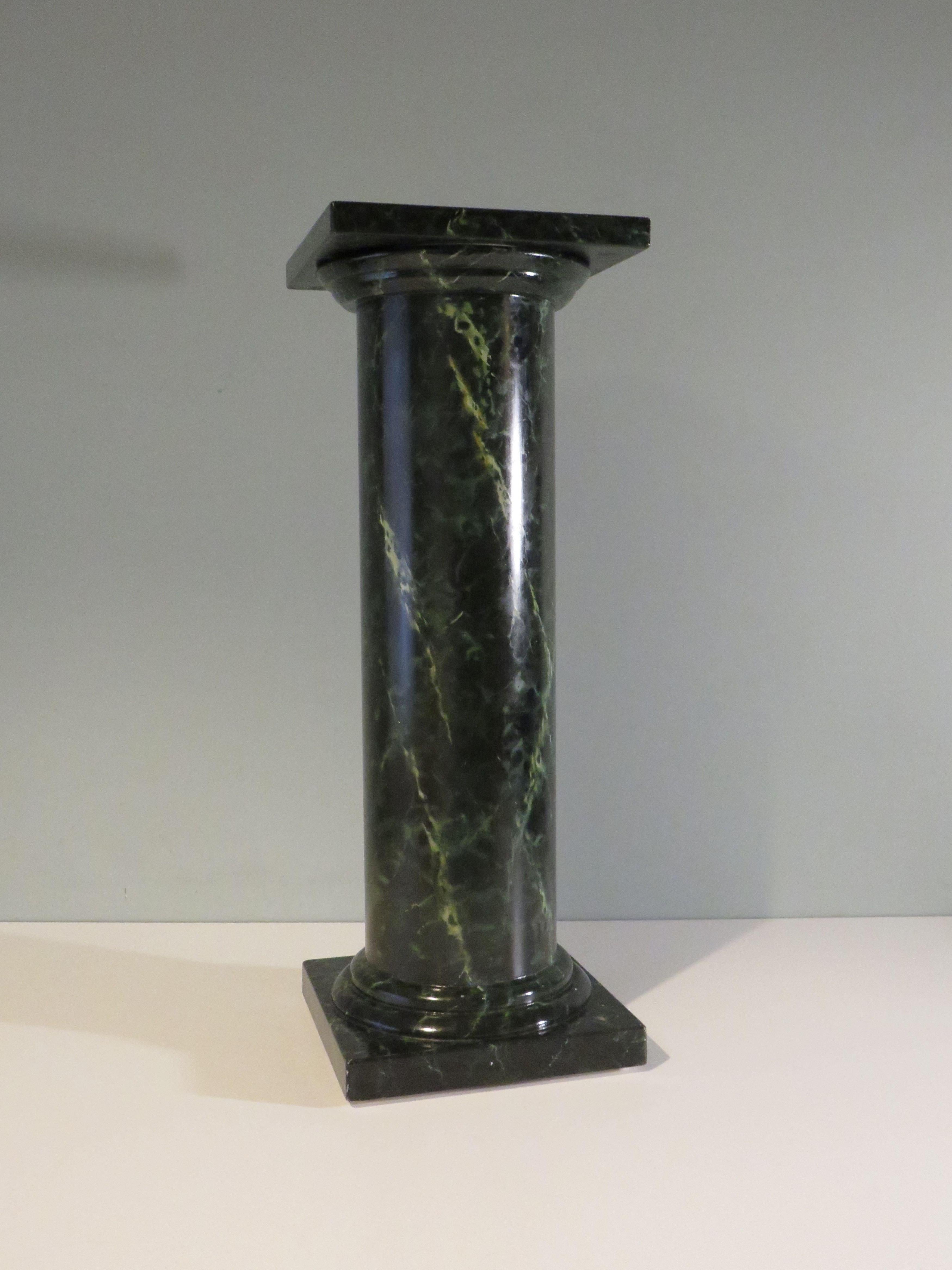 Classic style, round column in wood with black, green faux marble painting.
If there is no shipping price listed to your place of residence, please do not hesitate to ask me for a good shipping price, I will be happy to provide it to you.