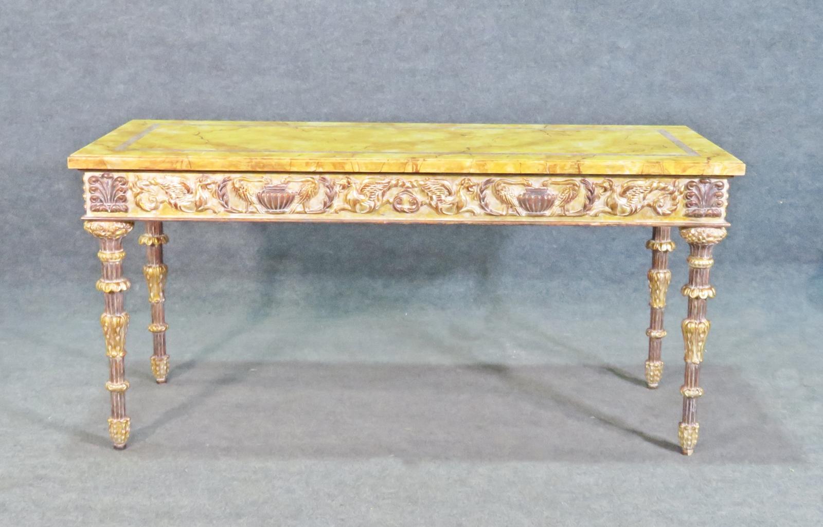 Français Table console décorée de peinture en faux marbre de style Louis XVI en vente