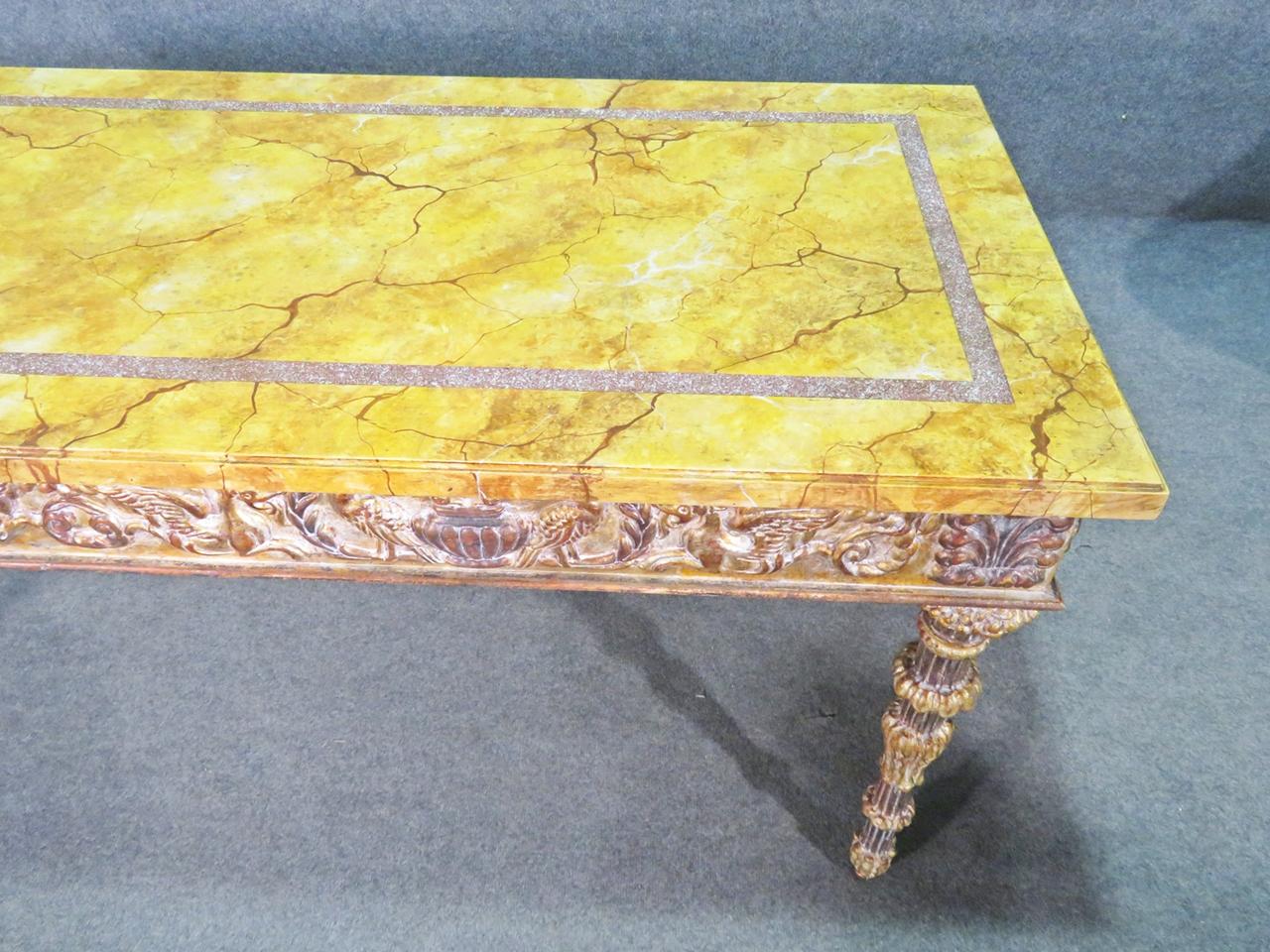 Noyer Table console décorée de peinture en faux marbre de style Louis XVI en vente