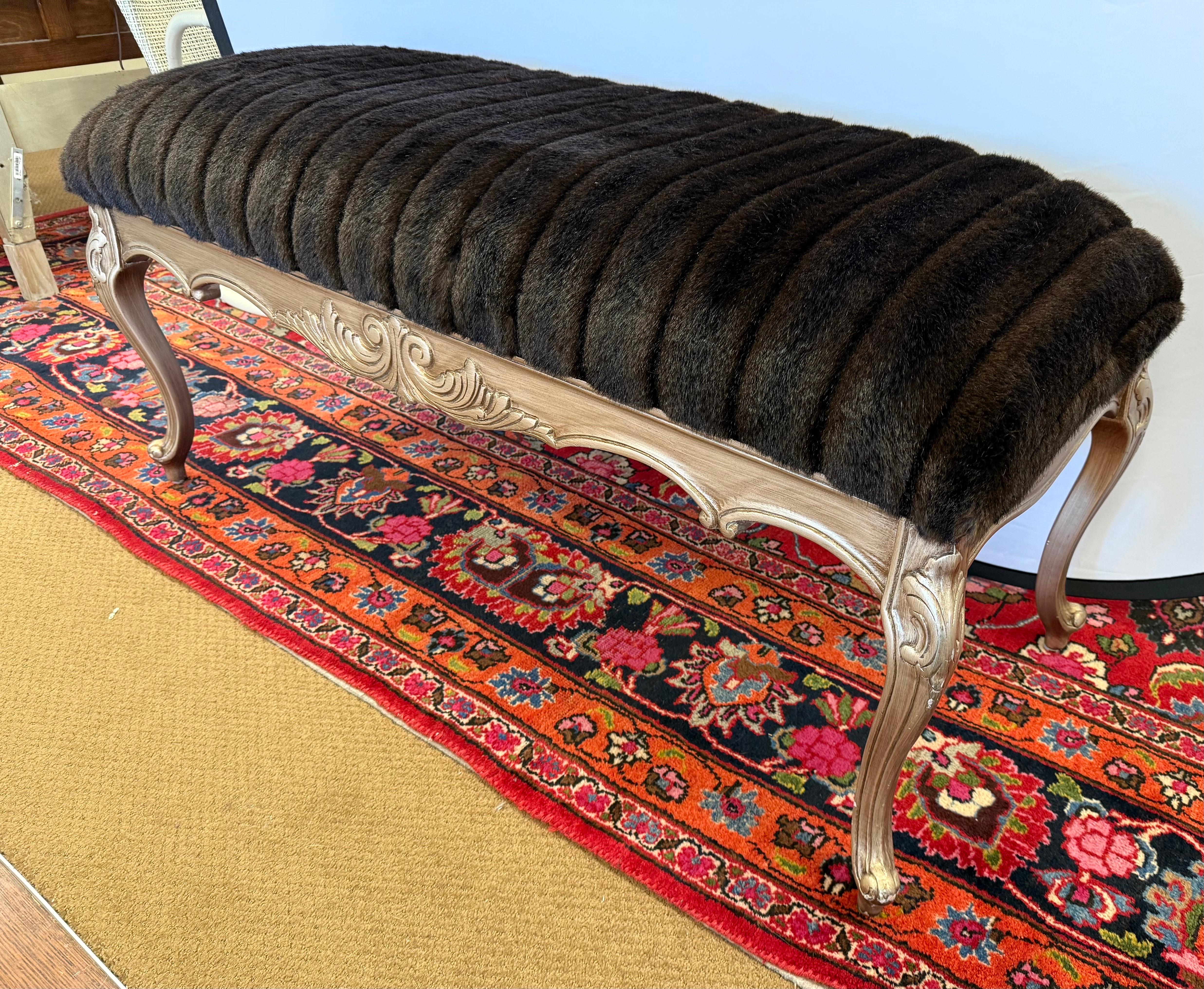 Banc en fausse fourrure de vison Siège de fenêtre Banc Chaise Bon état - En vente à West Hartford, CT