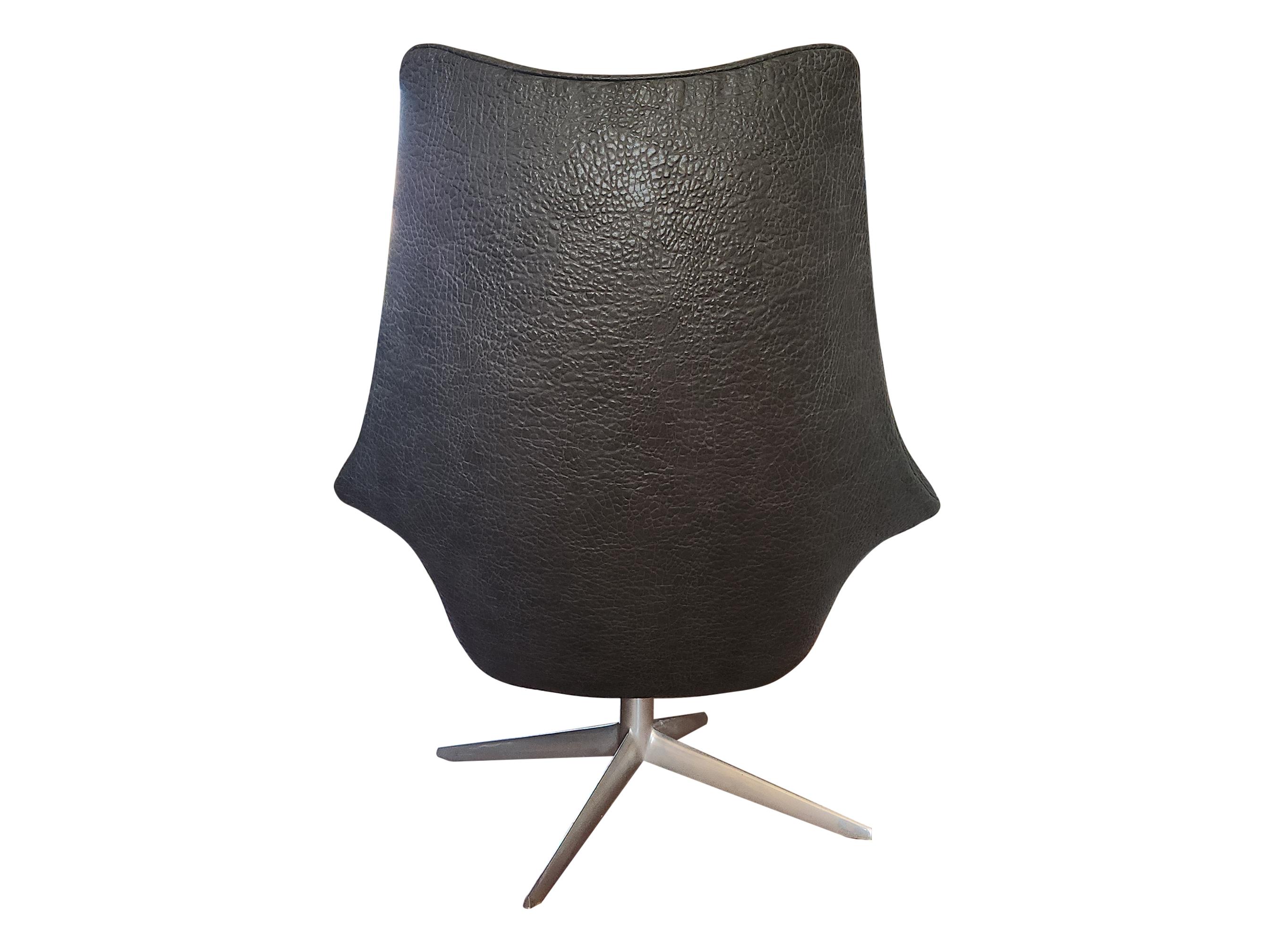 Faux Ostrich Leather Living Room Chair in the Style of the Jacobsen Egg Chair In Excellent Condition For Sale In Stratford, CT
