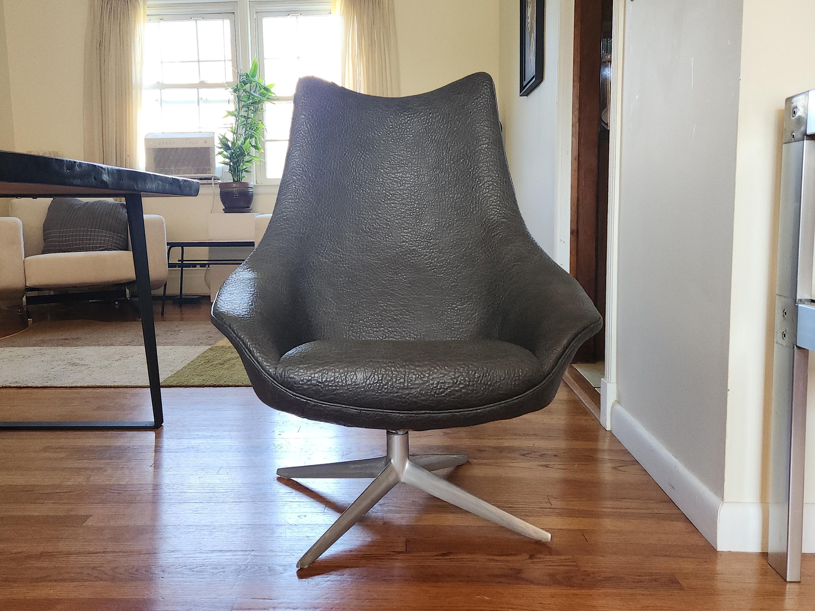 Faux Ostrich Leather Living Room Chair in the Style of the Jacobsen Egg Chair For Sale 2
