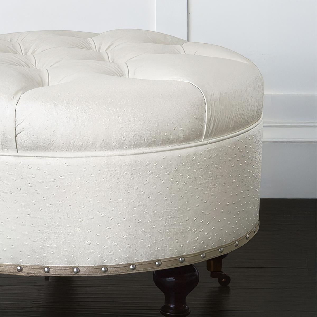 Classico americano Pouf in finta pelle di struzzo in vendita