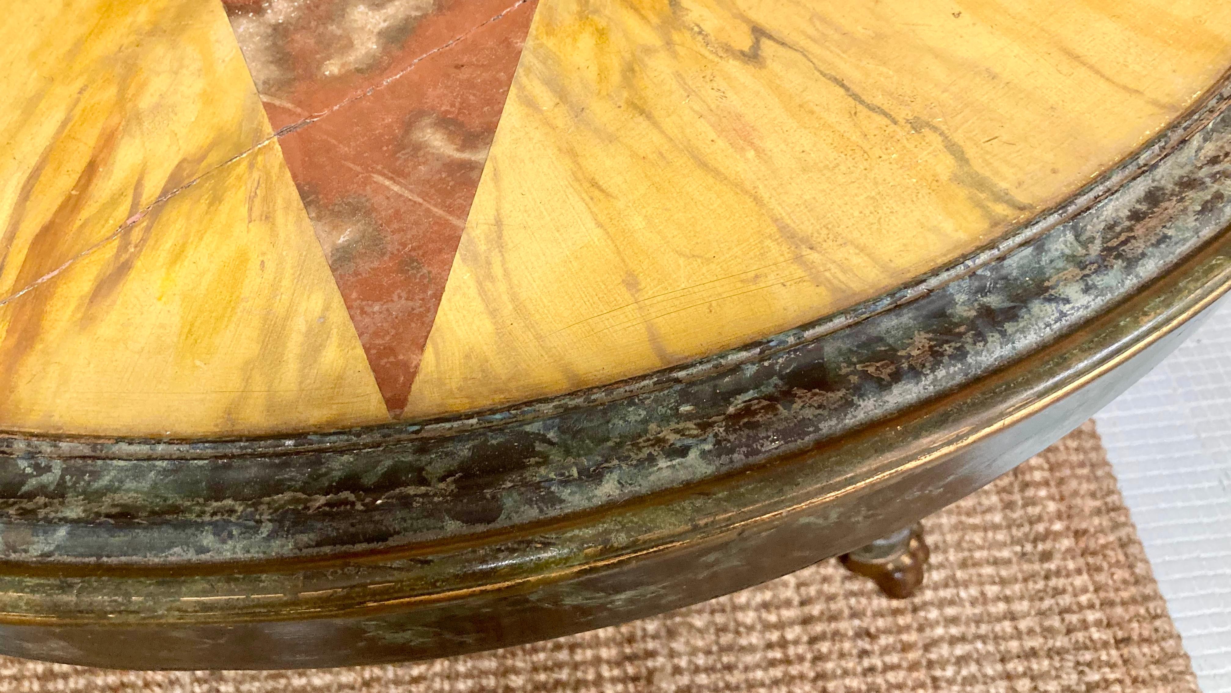 Table de salle à manger ronde Pietra Dura peinte en vente 1