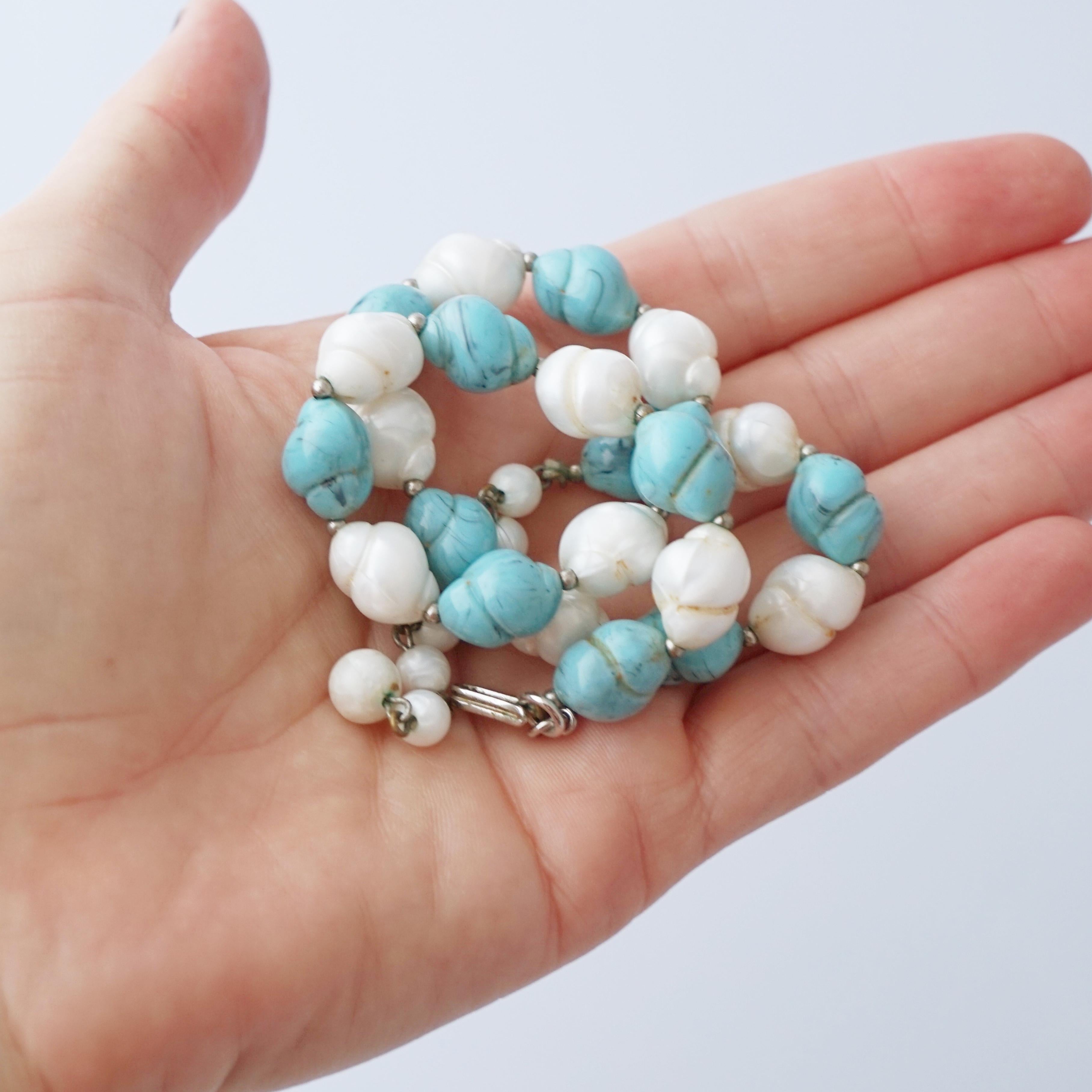 Collana girocollo con perle finte e turchesi di Trifari, anni '50 in vendita 1