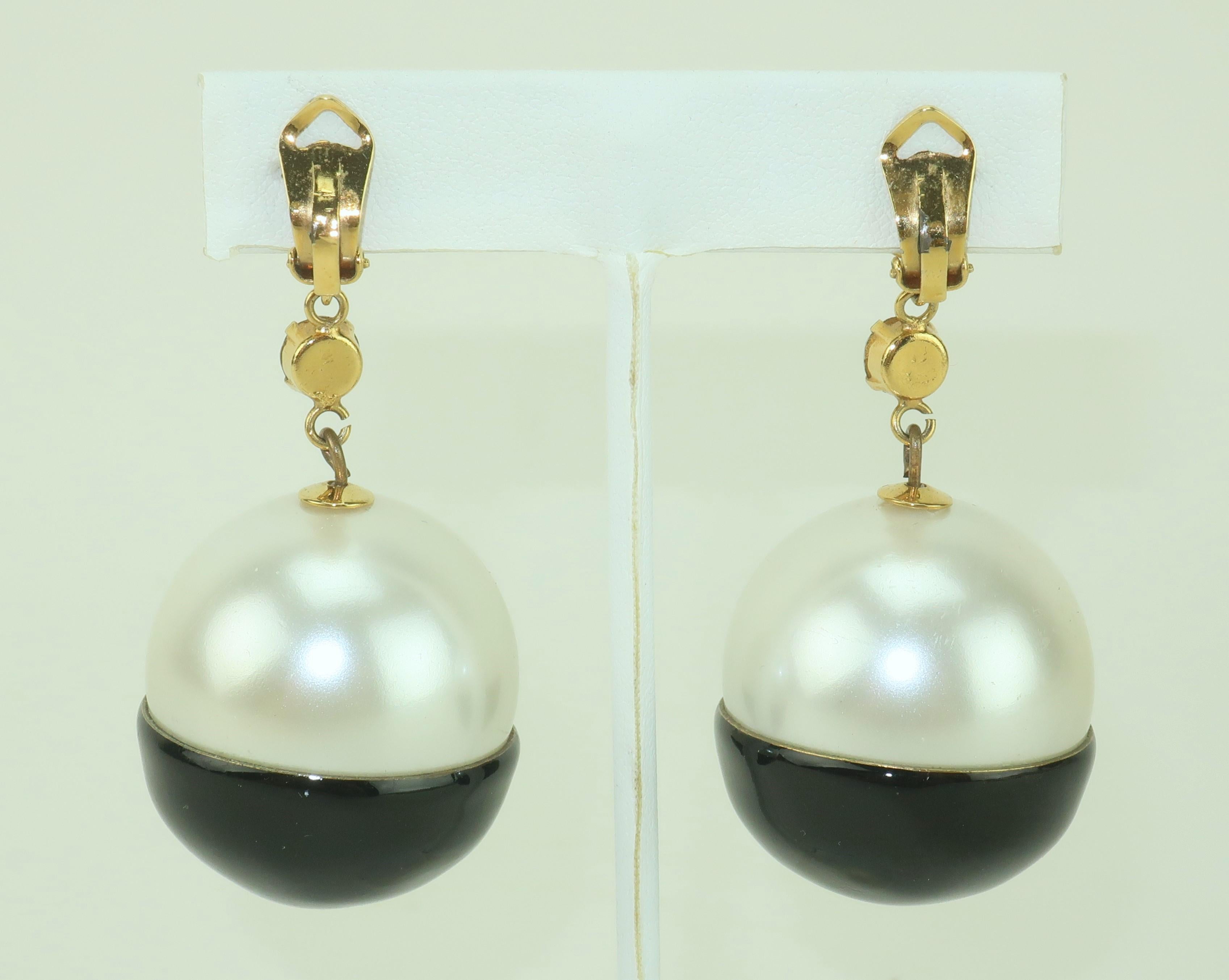 Faux Pearl, Black Enamel & Rhinestone Dangle Earrings, C.1980 In Good Condition For Sale In Atlanta, GA