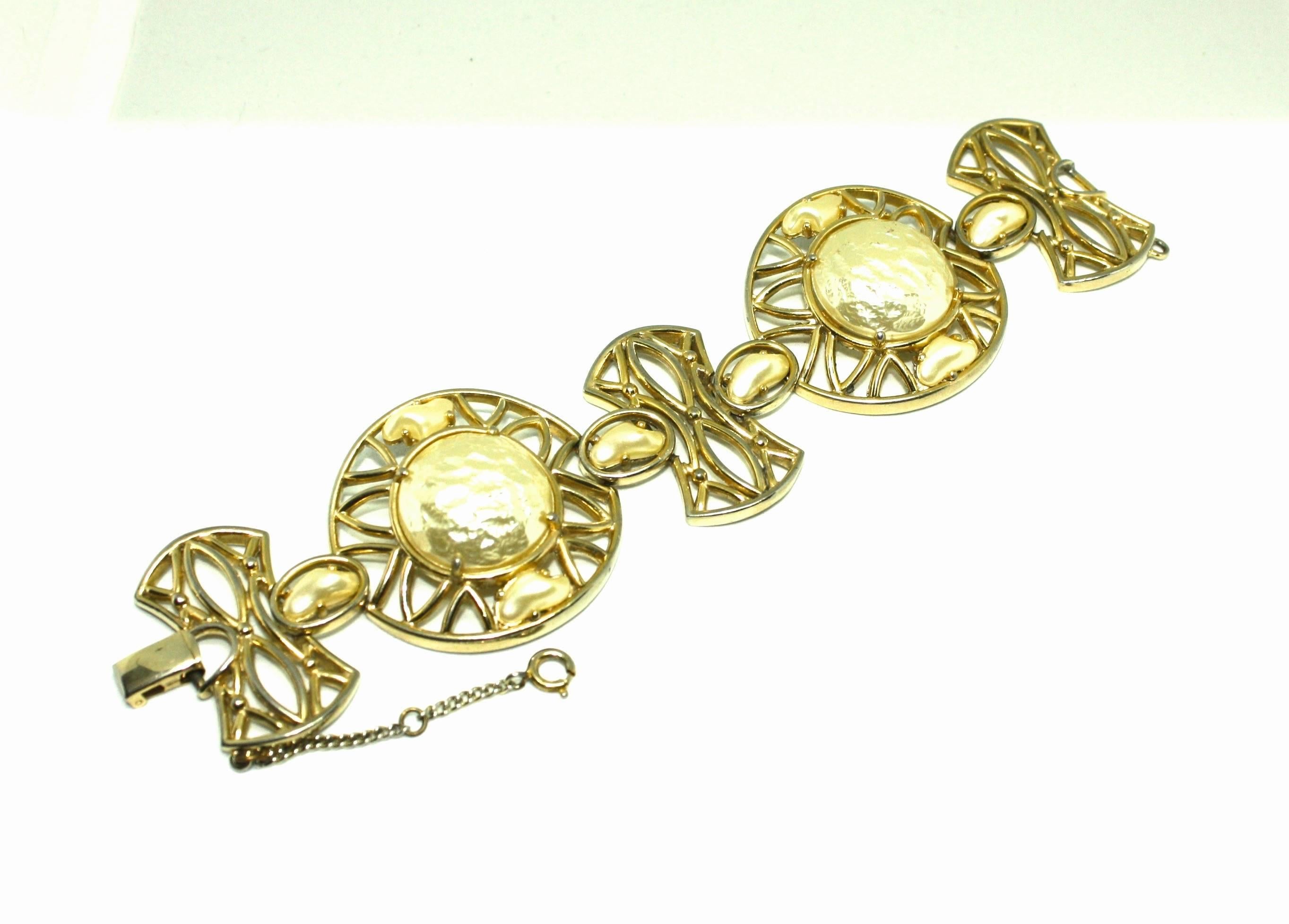 Contemporary Faux Pearl Bracelet and Clip Earrings Suite by Shiapirelli, 1950's For Sale
