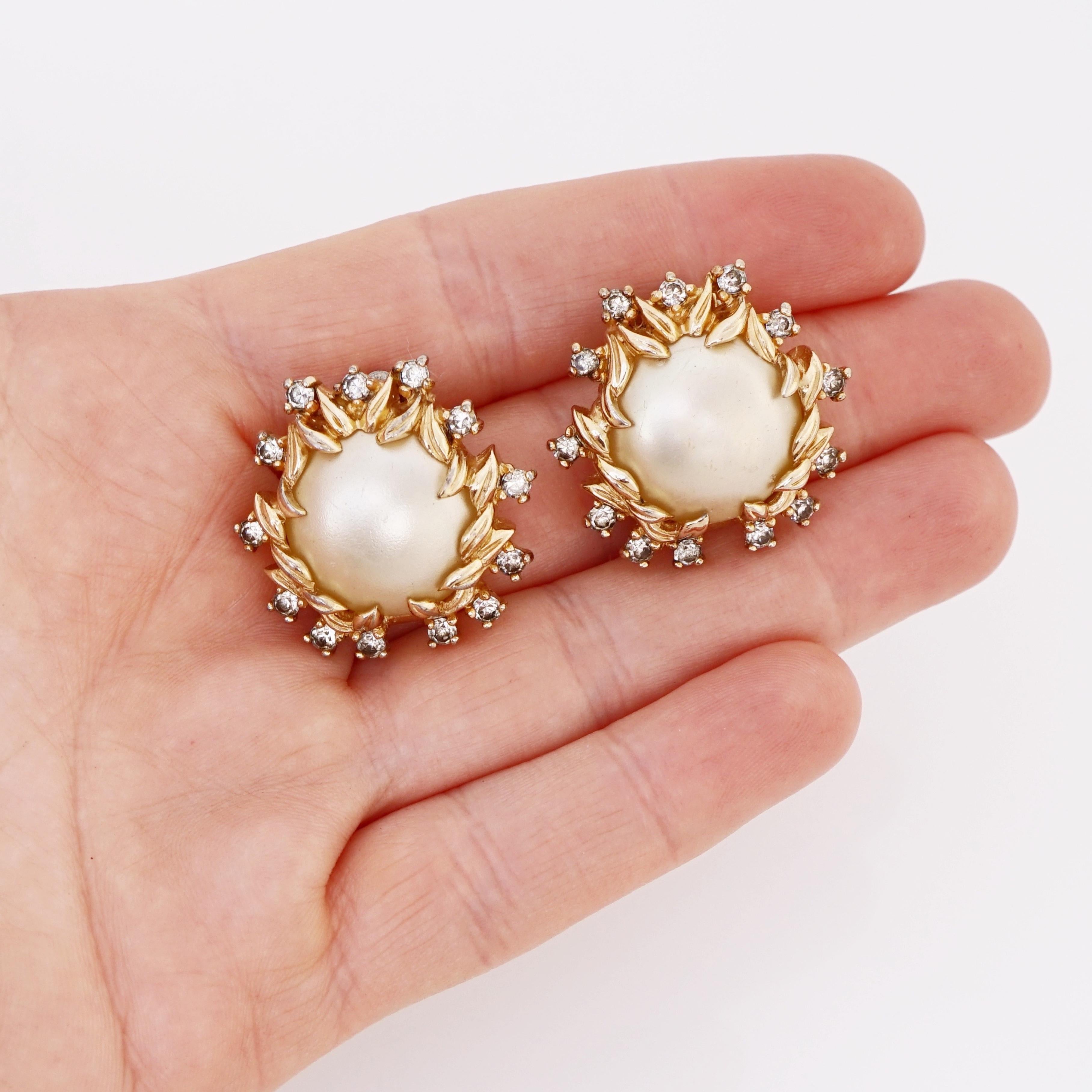 Faux Pearl Earrings With Gilded Wreath By Jomaz, 1960s In Good Condition In McKinney, TX