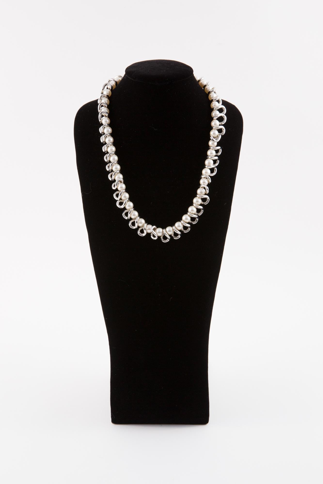 Faux Pearls and Siver Tone Choker NecklaceLigia Dias In Excellent Condition In Paris, FR