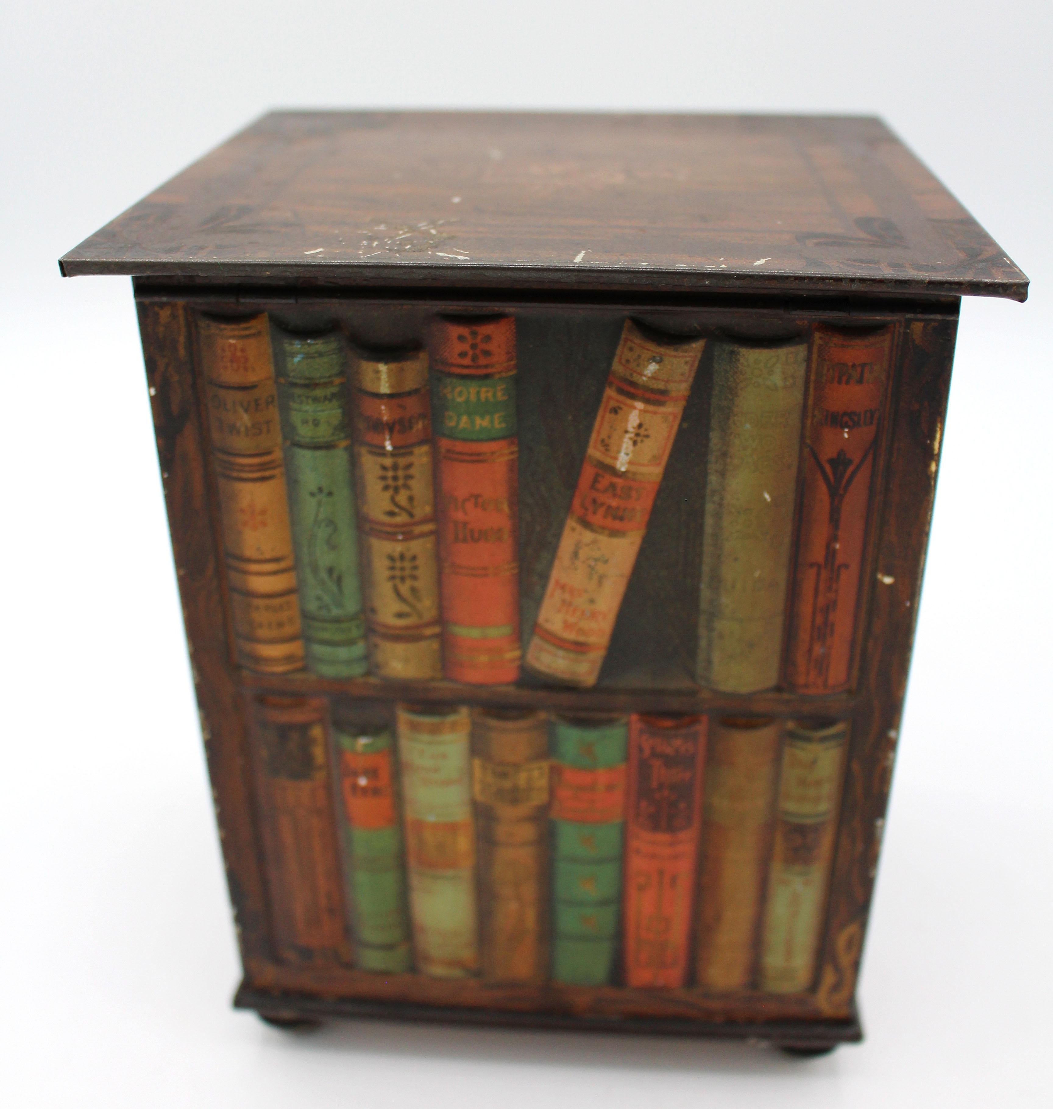 Faux Revolving Bookcase Biscuit Tin Box by Huntley & Palmers, 1905, English In Good Condition For Sale In Chapel Hill, NC