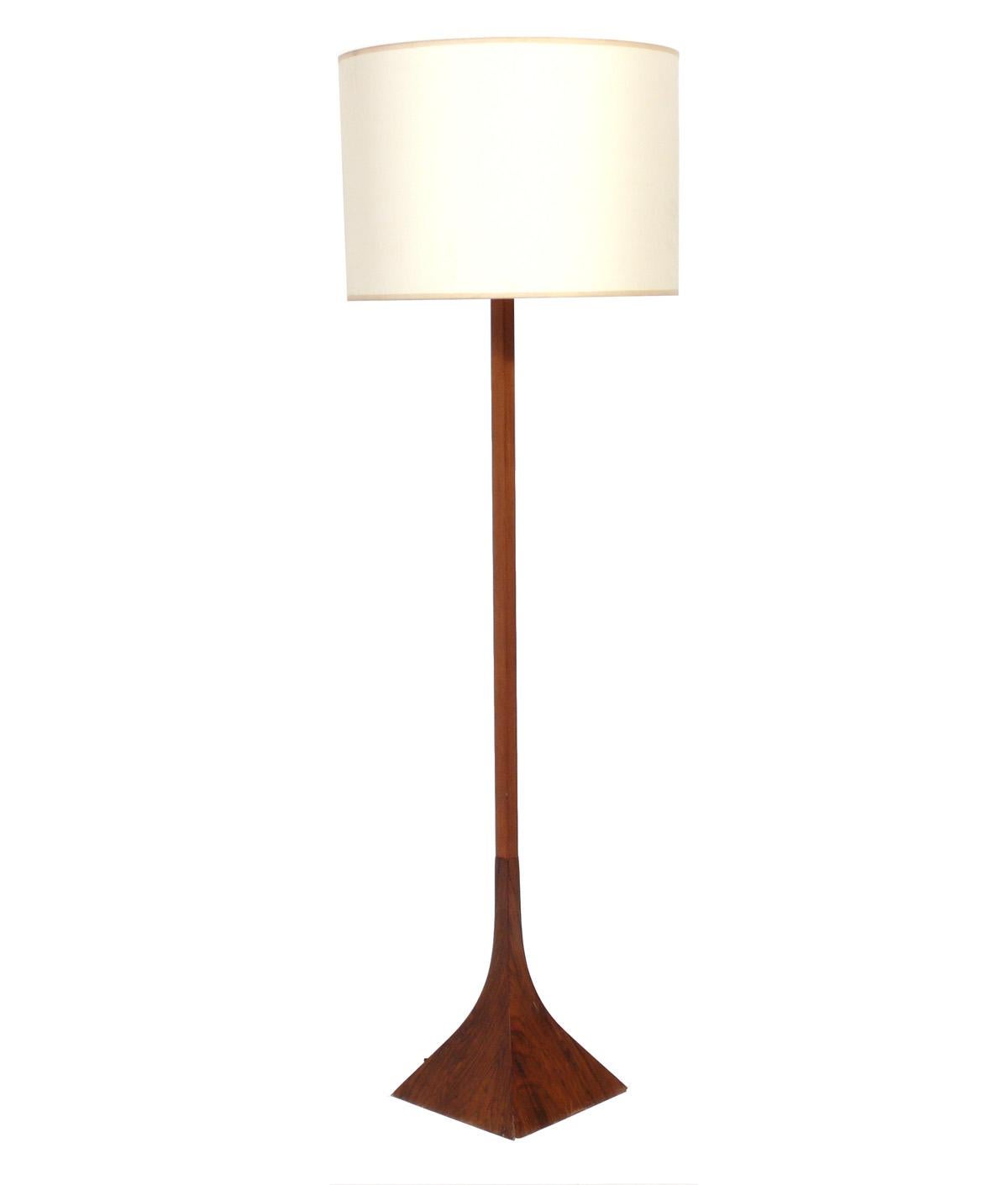 Sculptural Faux rosewood metal floor lamp, made by The Laurel Lamp Company, American, circa 1960s. It has been rewired and is ready to use. The price noted includes the shade.