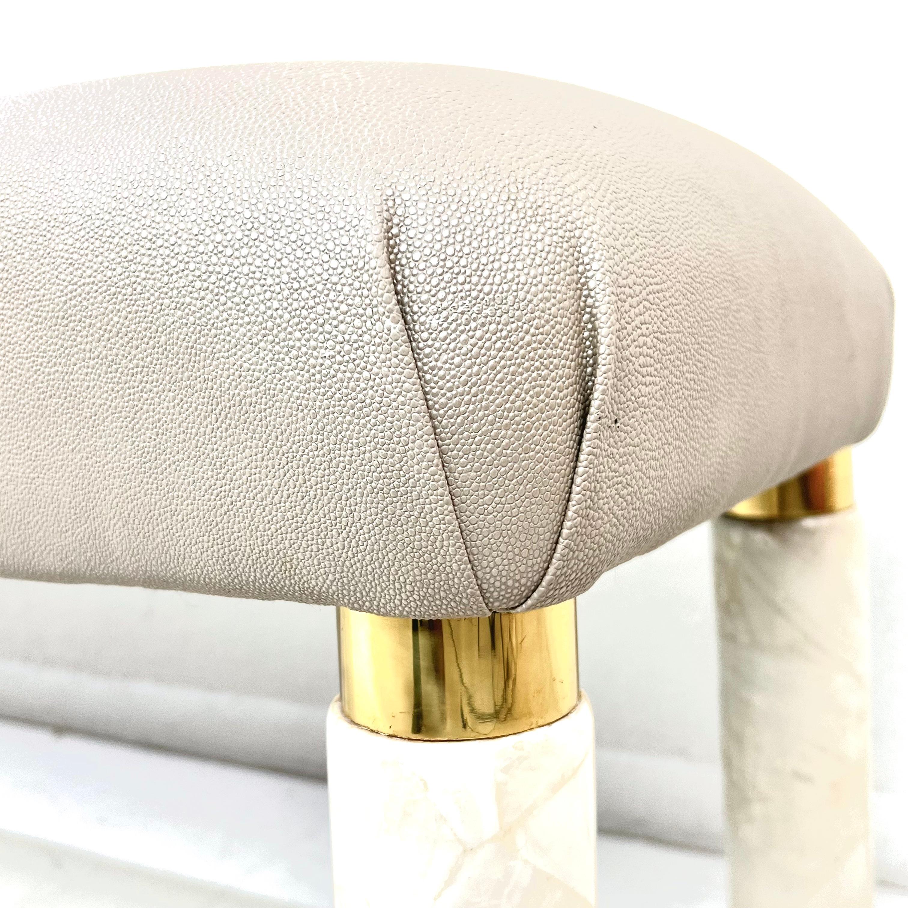 Panchina in finto zigrino con accenti in ottone in vendita 5