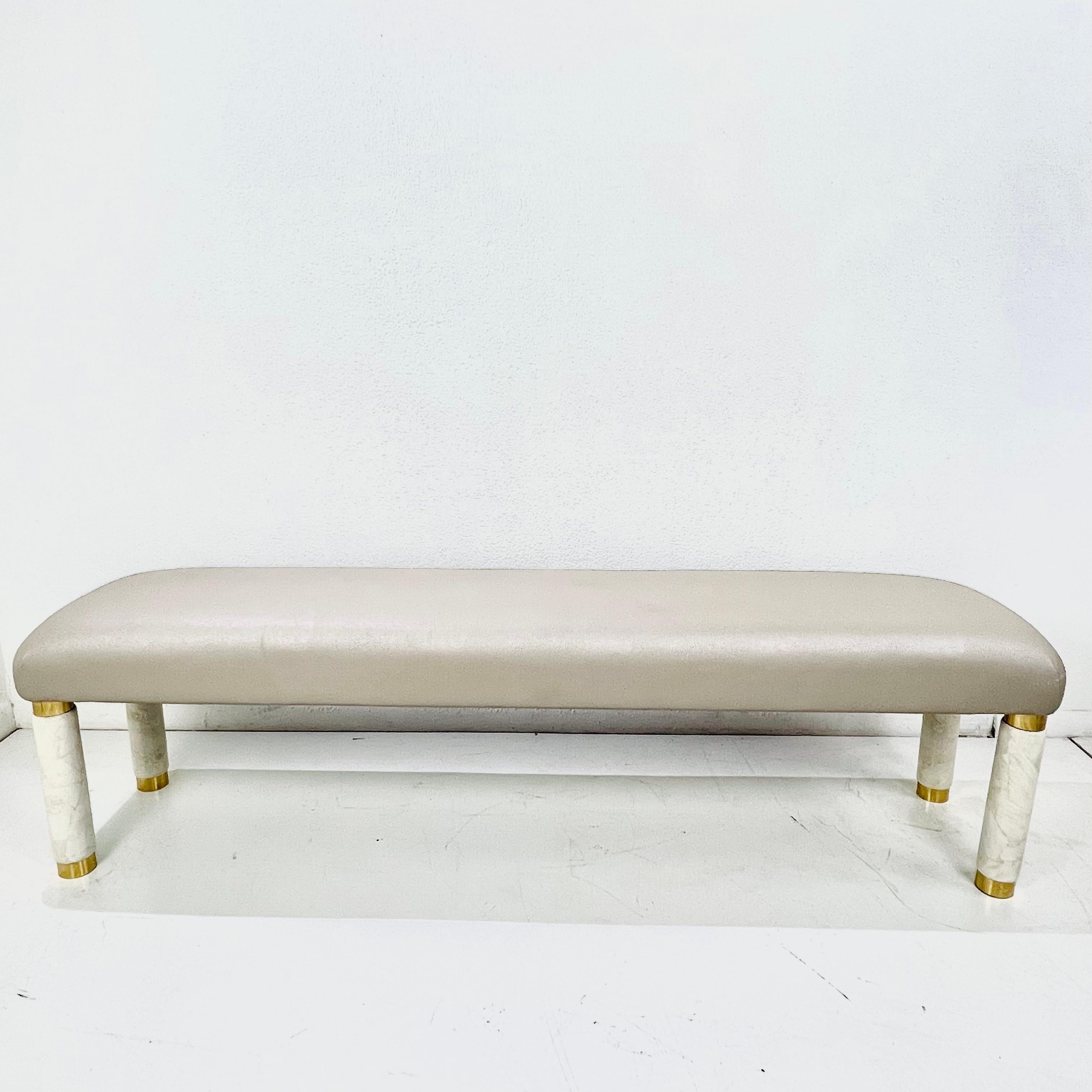 Panchina in finto zigrino con accenti in ottone in vendita 6