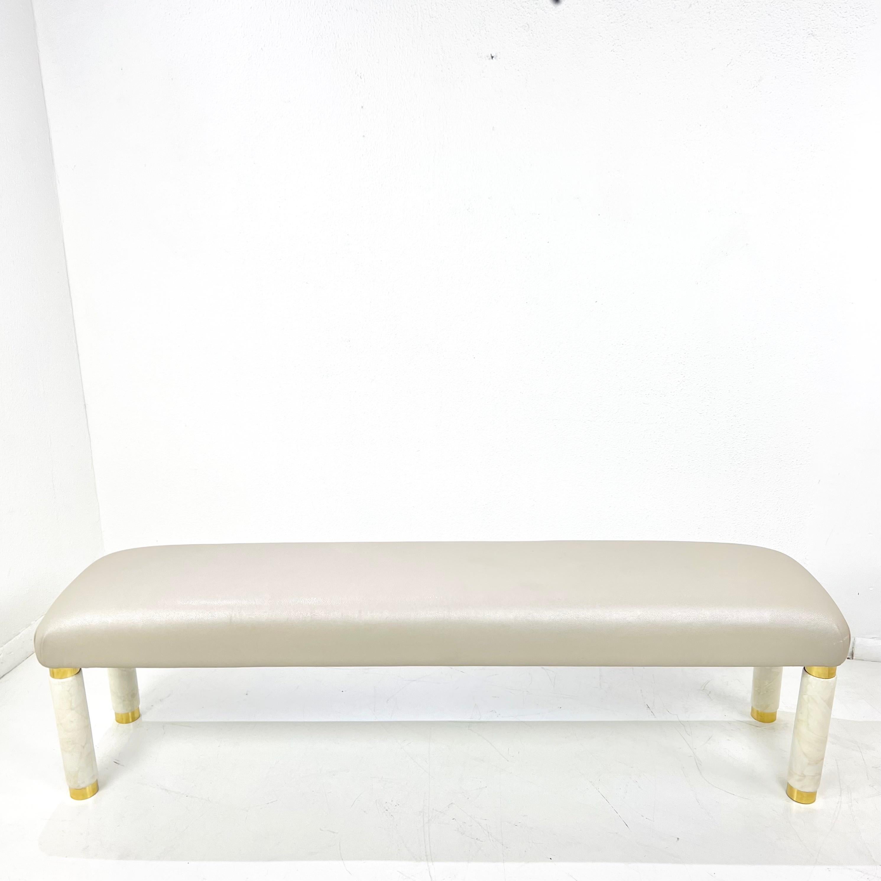 Panchina in finto zigrino con accenti in ottone in vendita 13