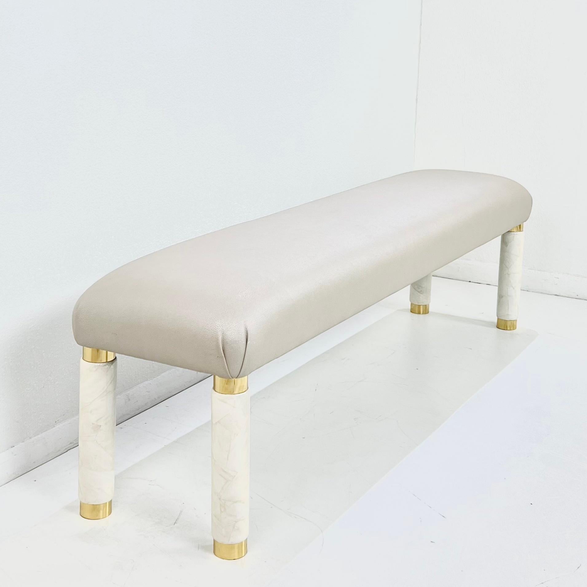 Panchina in finto zigrino con accenti in ottone In condizioni buone in vendita a Dallas, TX