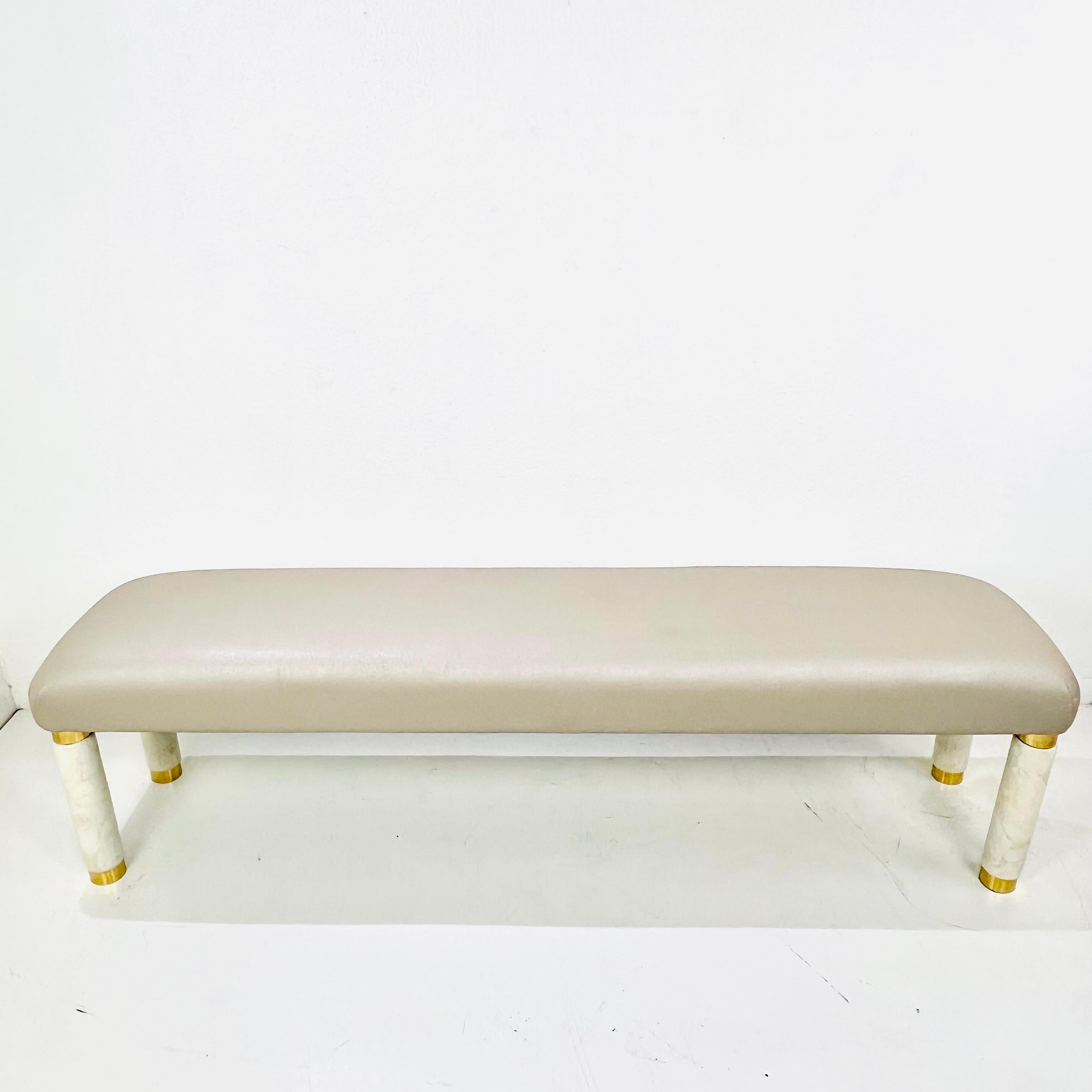 Fine XX secolo Panchina in finto zigrino con accenti in ottone in vendita