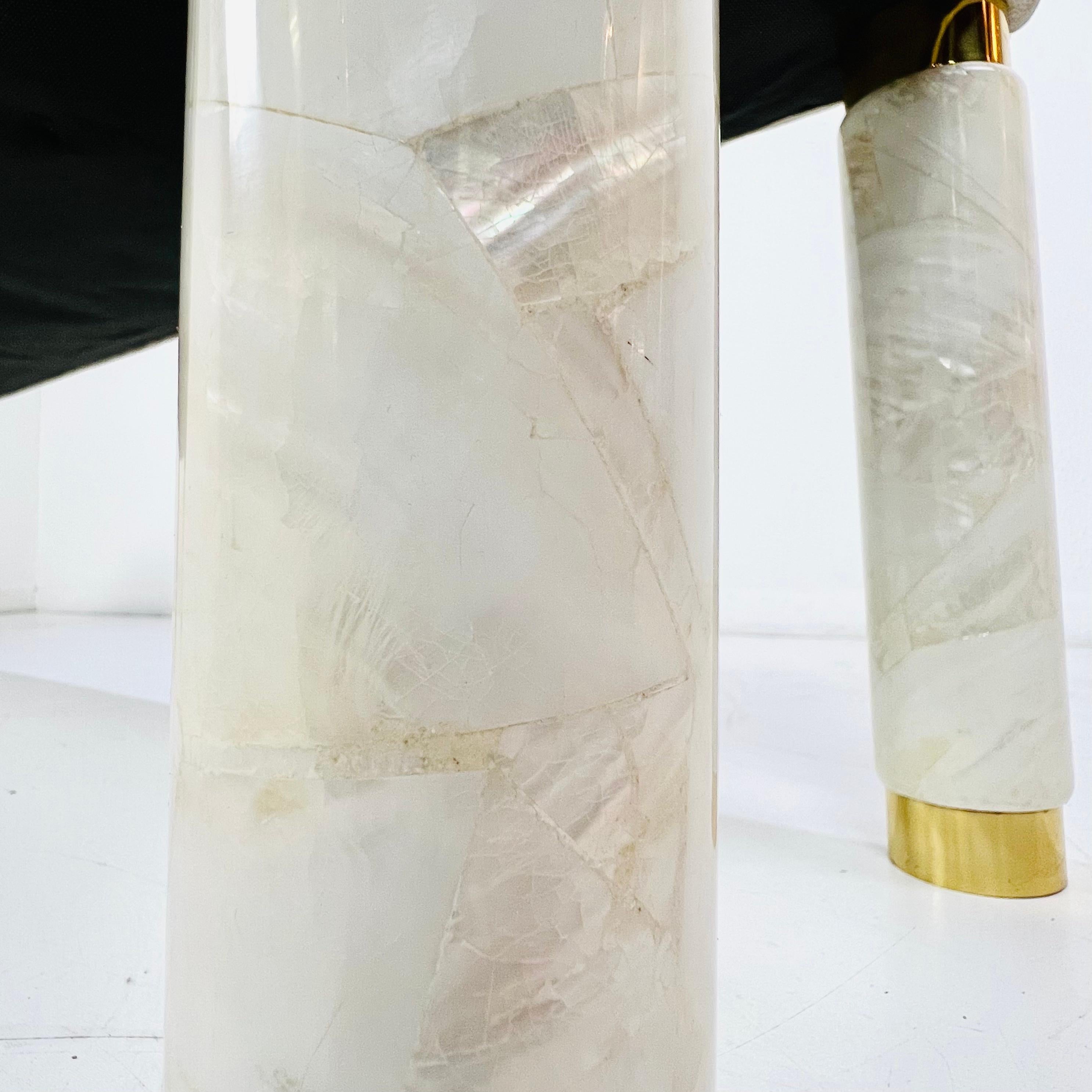 Panchina in finto zigrino con accenti in ottone in vendita 2