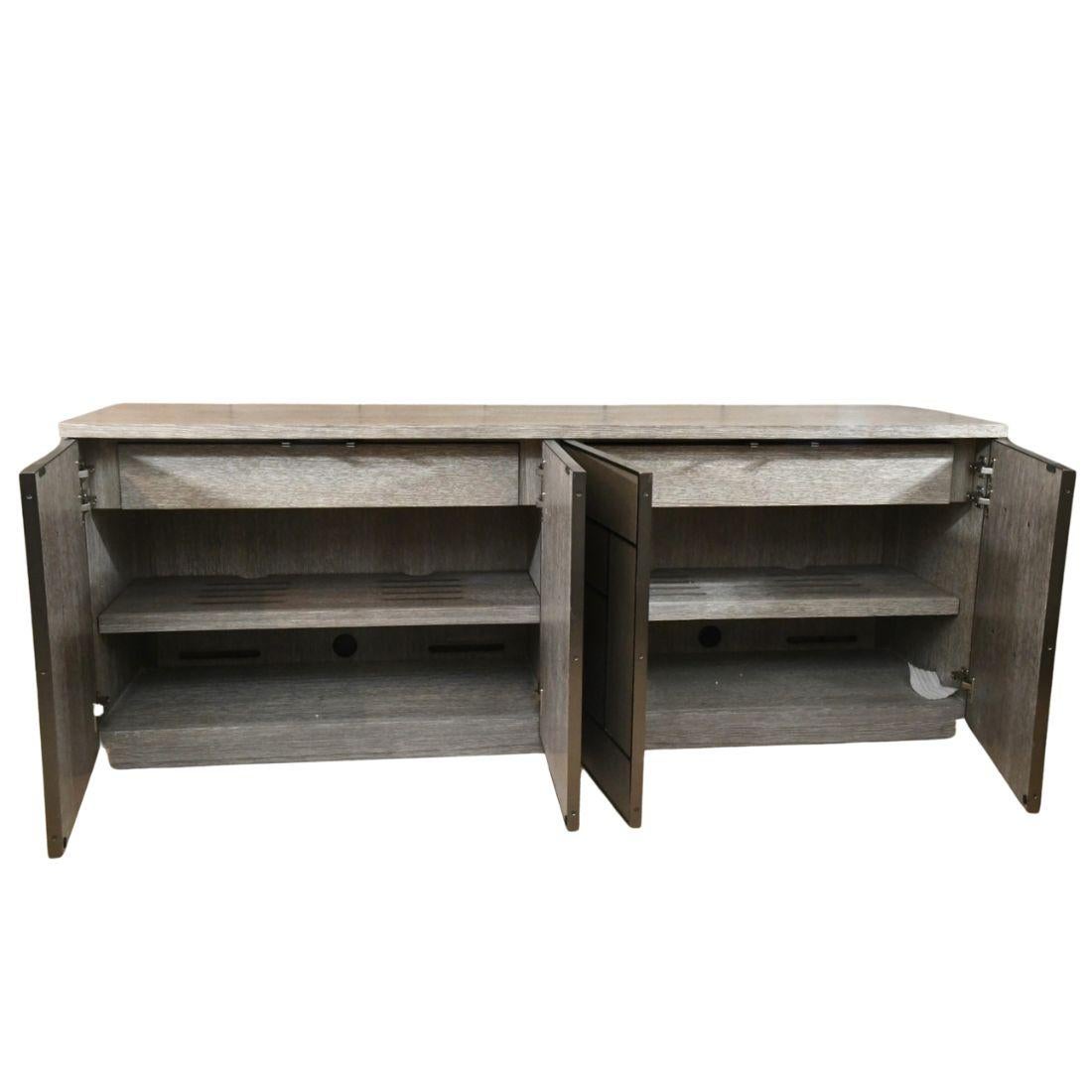 Credenza in finto zigrino con rivestimento in Oak e acciaio inossidabile di Bernhardt.