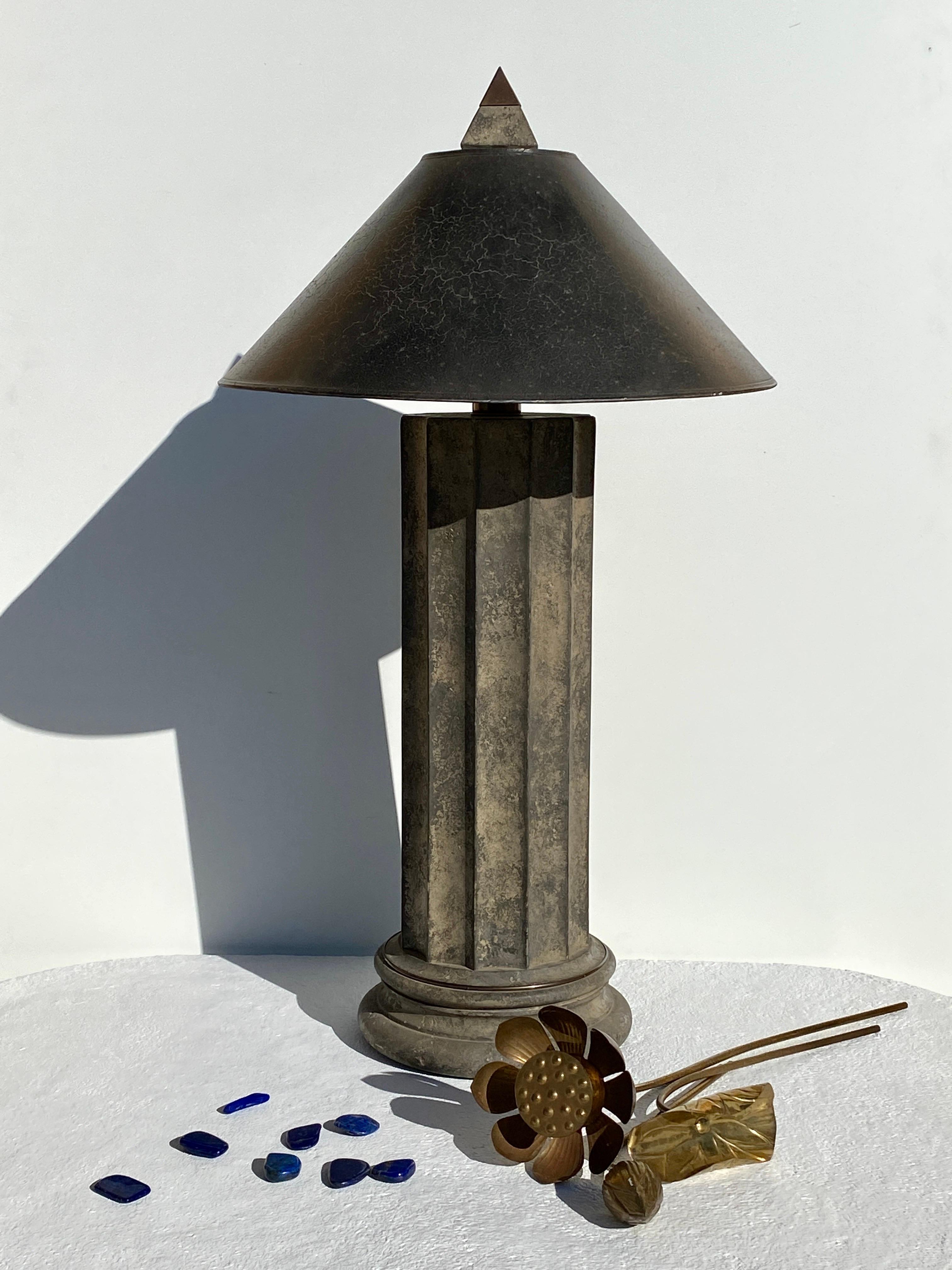 Lampe colonne architecturale en fausse pierre en vente 6
