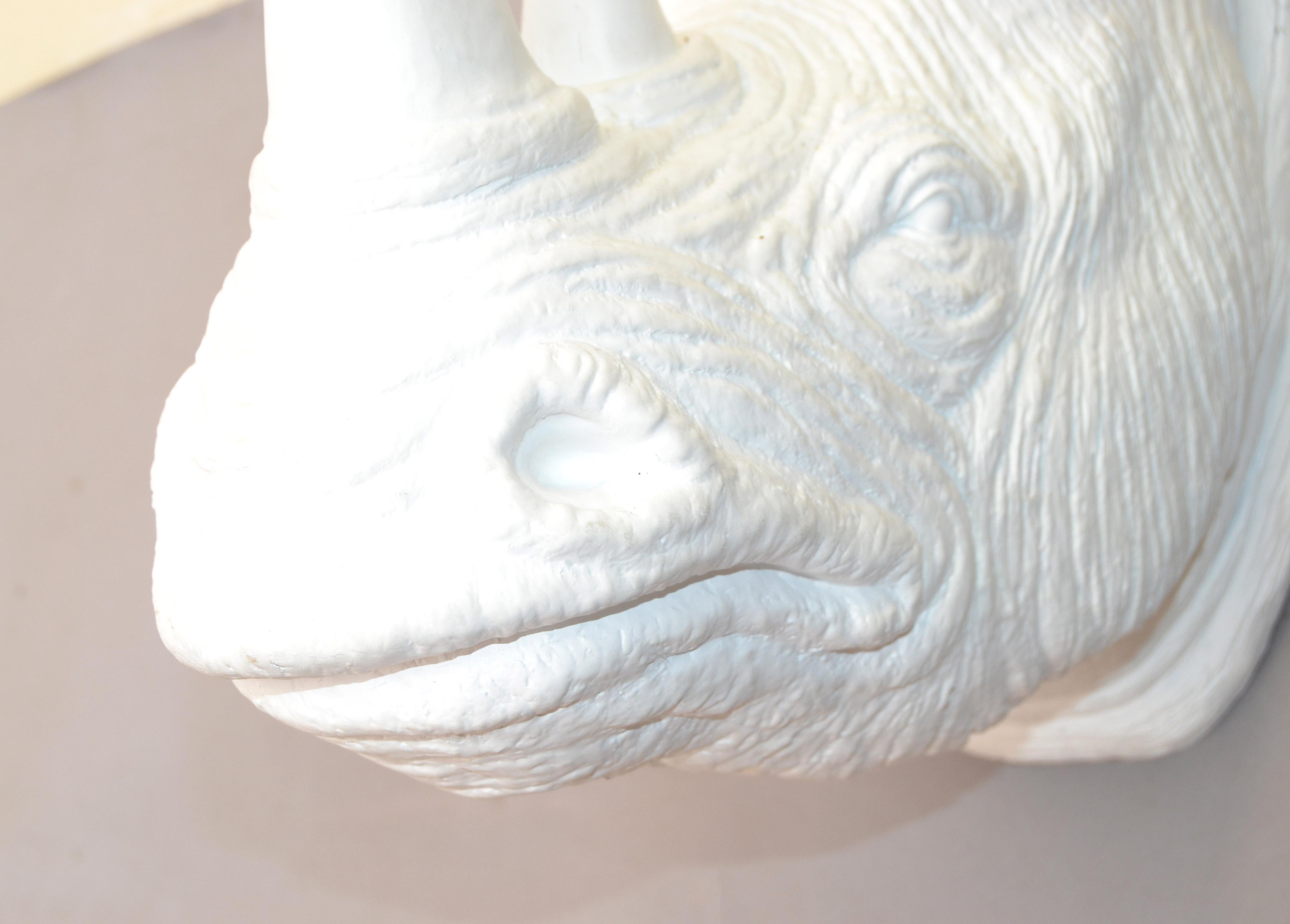 Sculpture murale de tête de rhinocéros, fausse taxidermie, Trophée blanc en vente 1